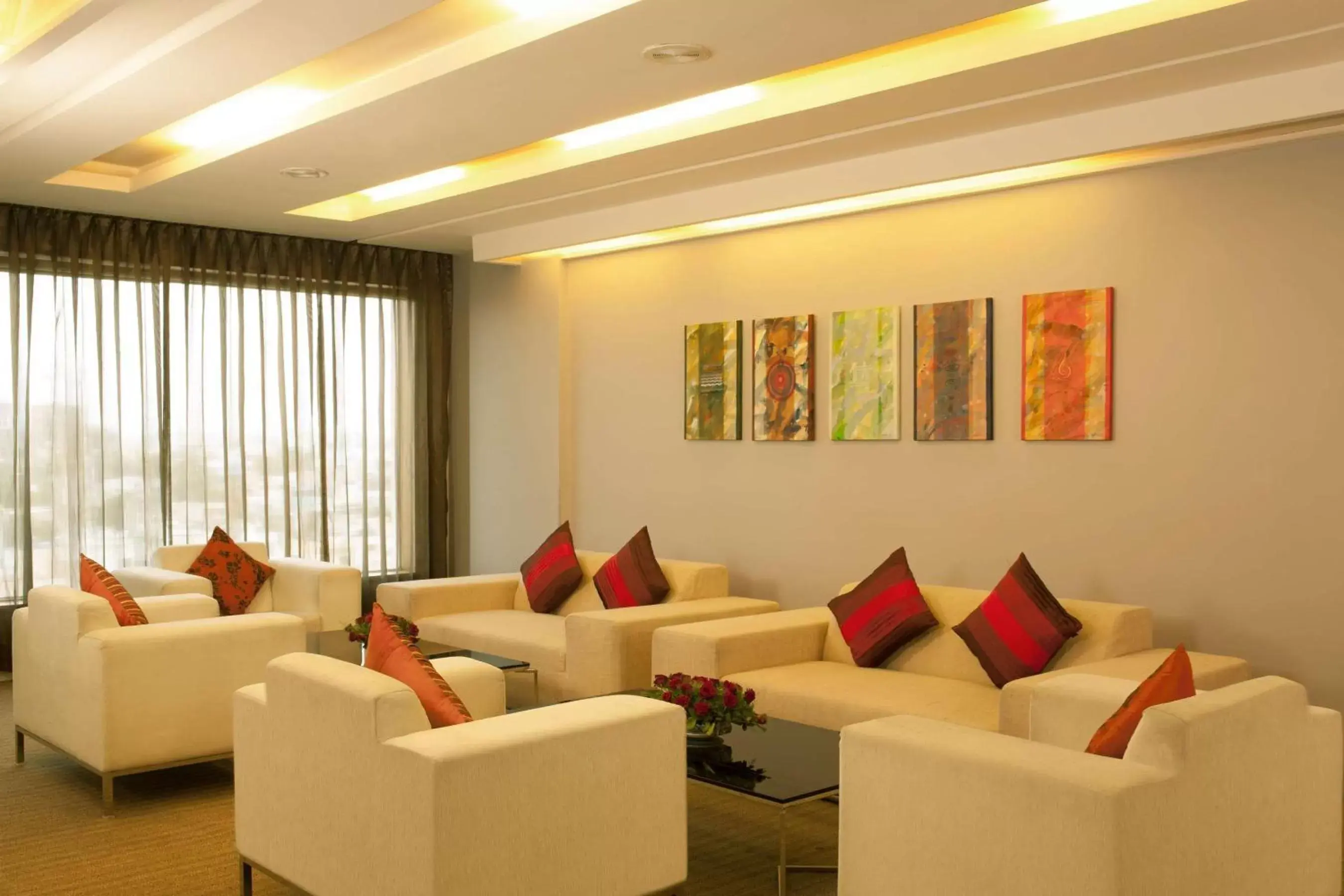 Lounge or bar, Seating Area in Radisson Blu Hotel Pune Kharadi