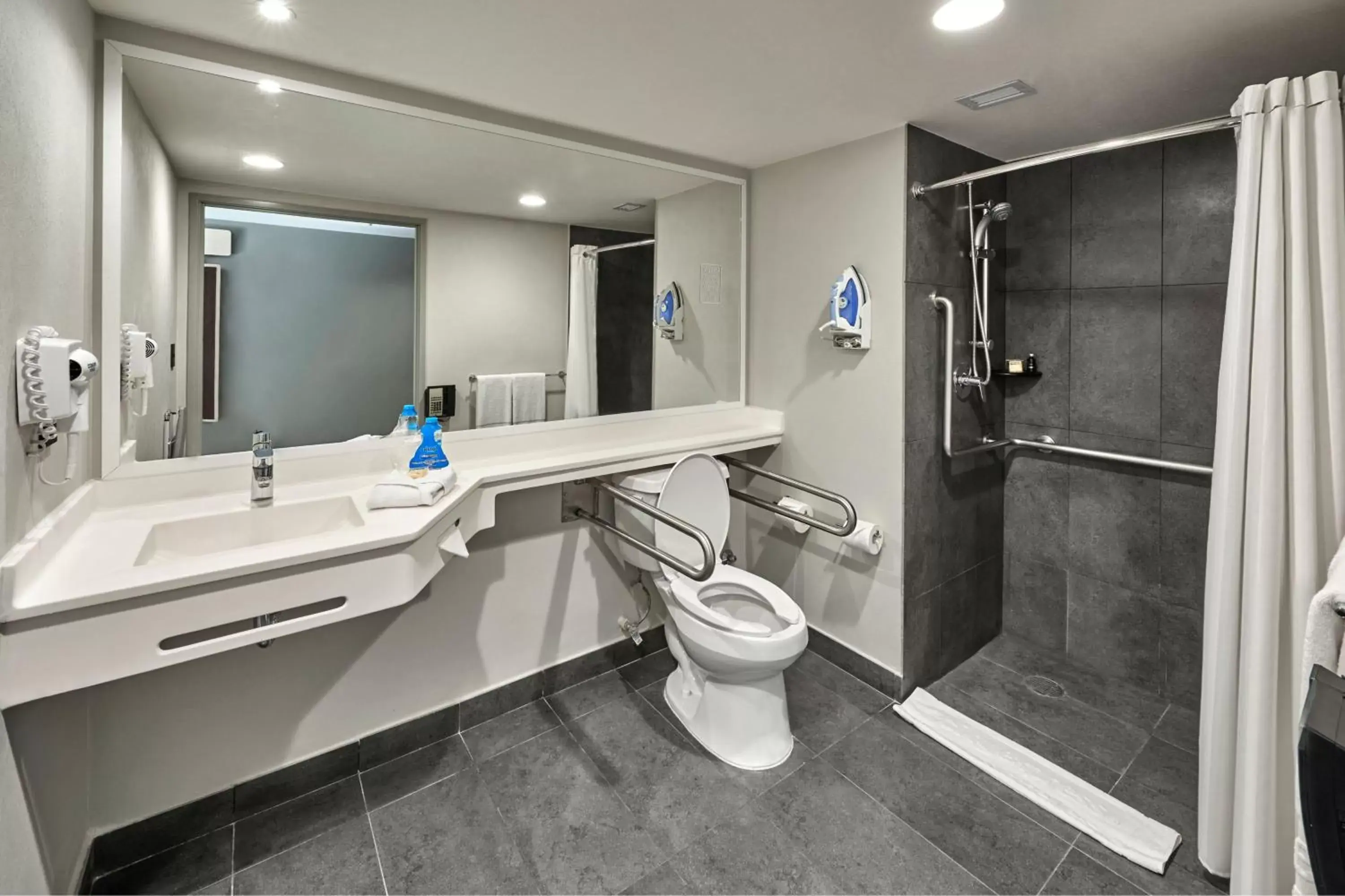 Bathroom in City Express by Marriott Comitán