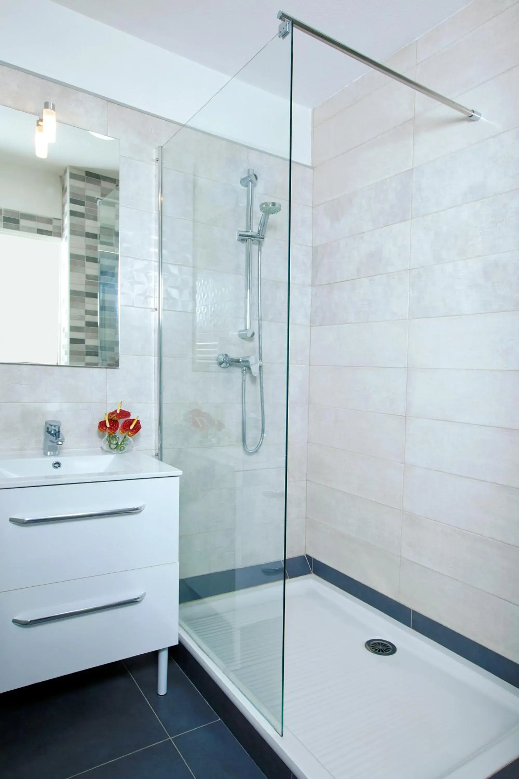 Shower, Bathroom in Residhome Lyon Gerland