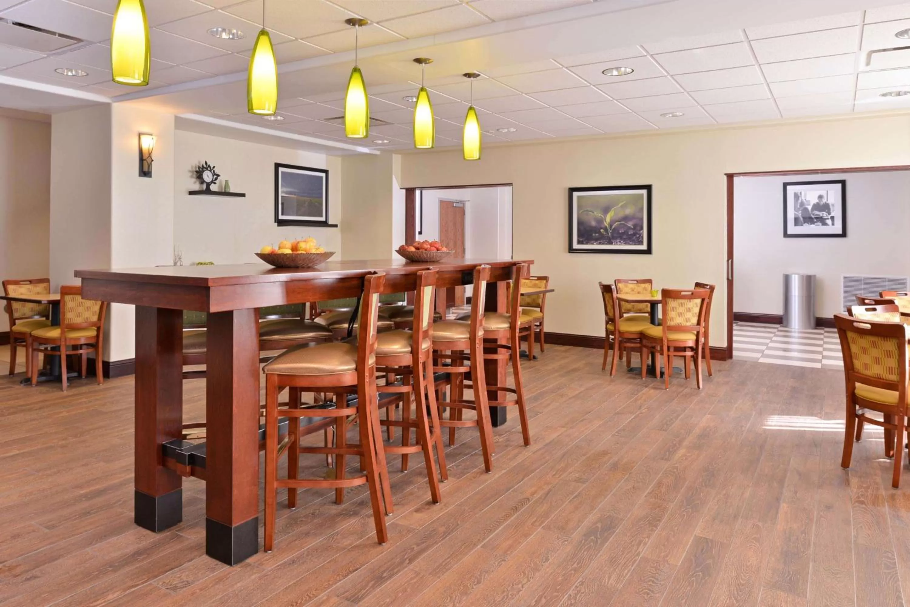 Restaurant/places to eat in Hampton Inn Grand Island