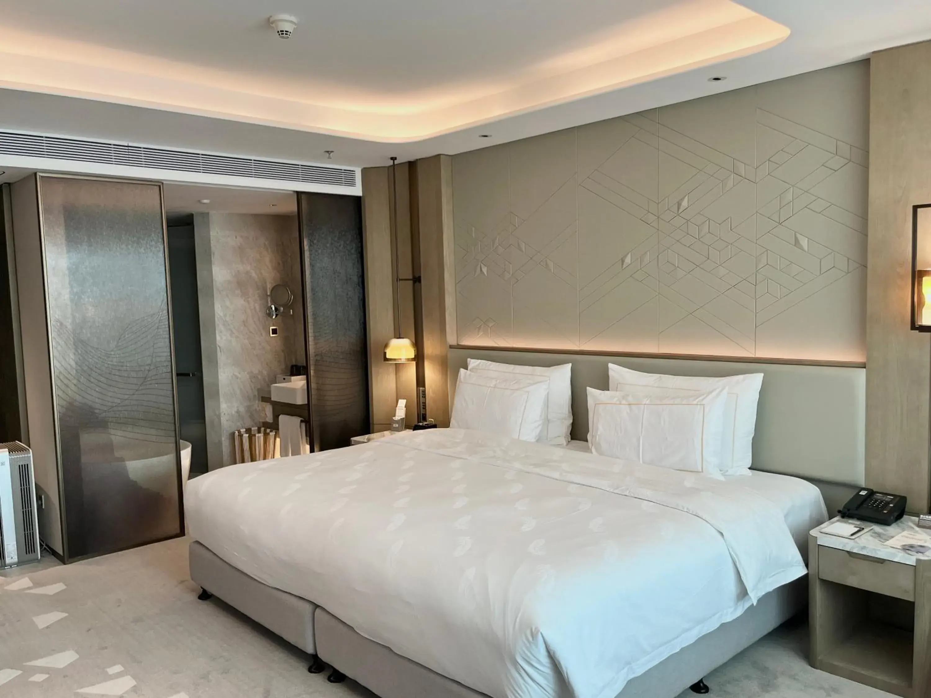 Photo of the whole room, Bed in Shenzhenair International Hotel