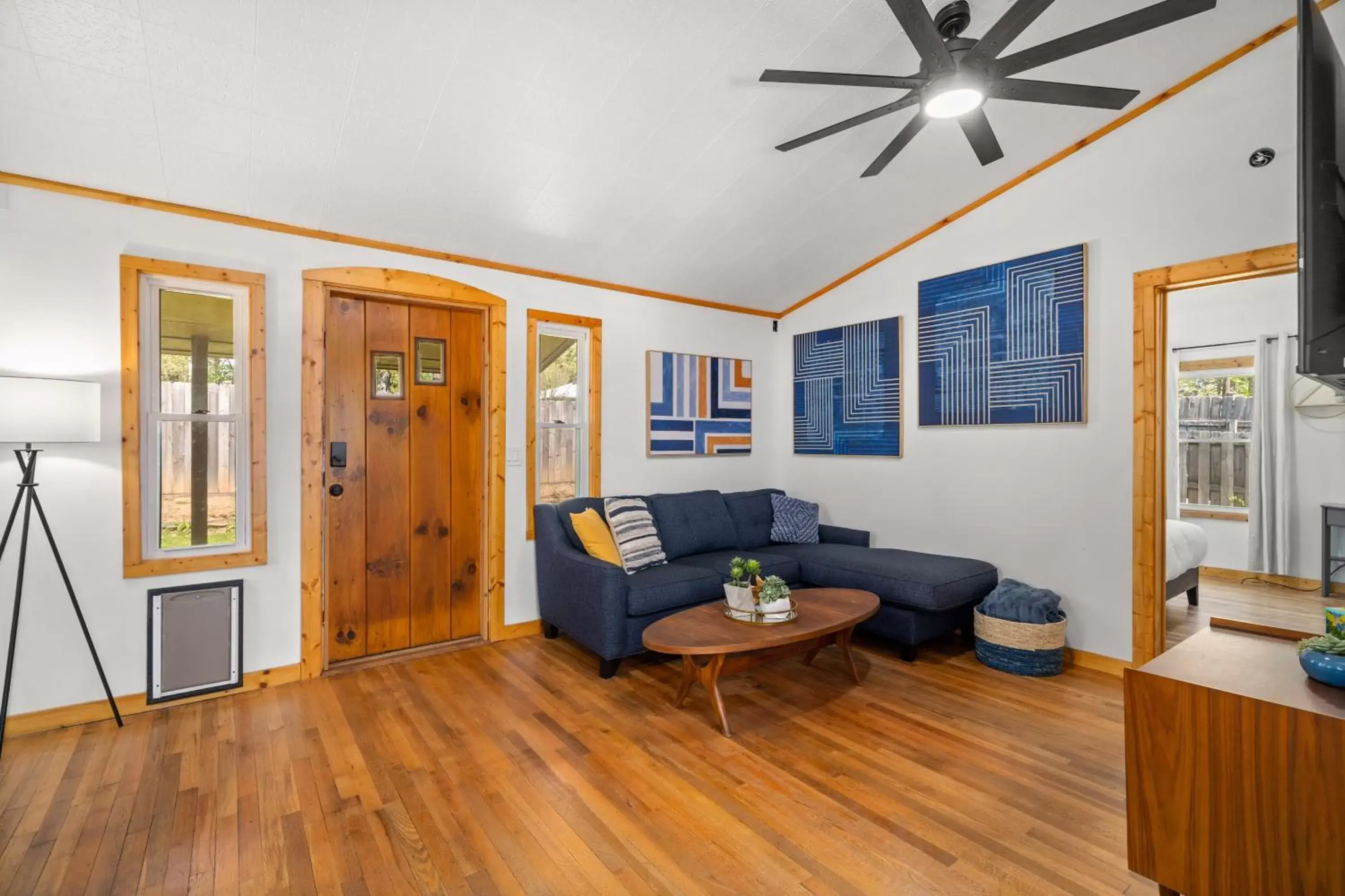 Living room, Seating Area in CedarWood Inn