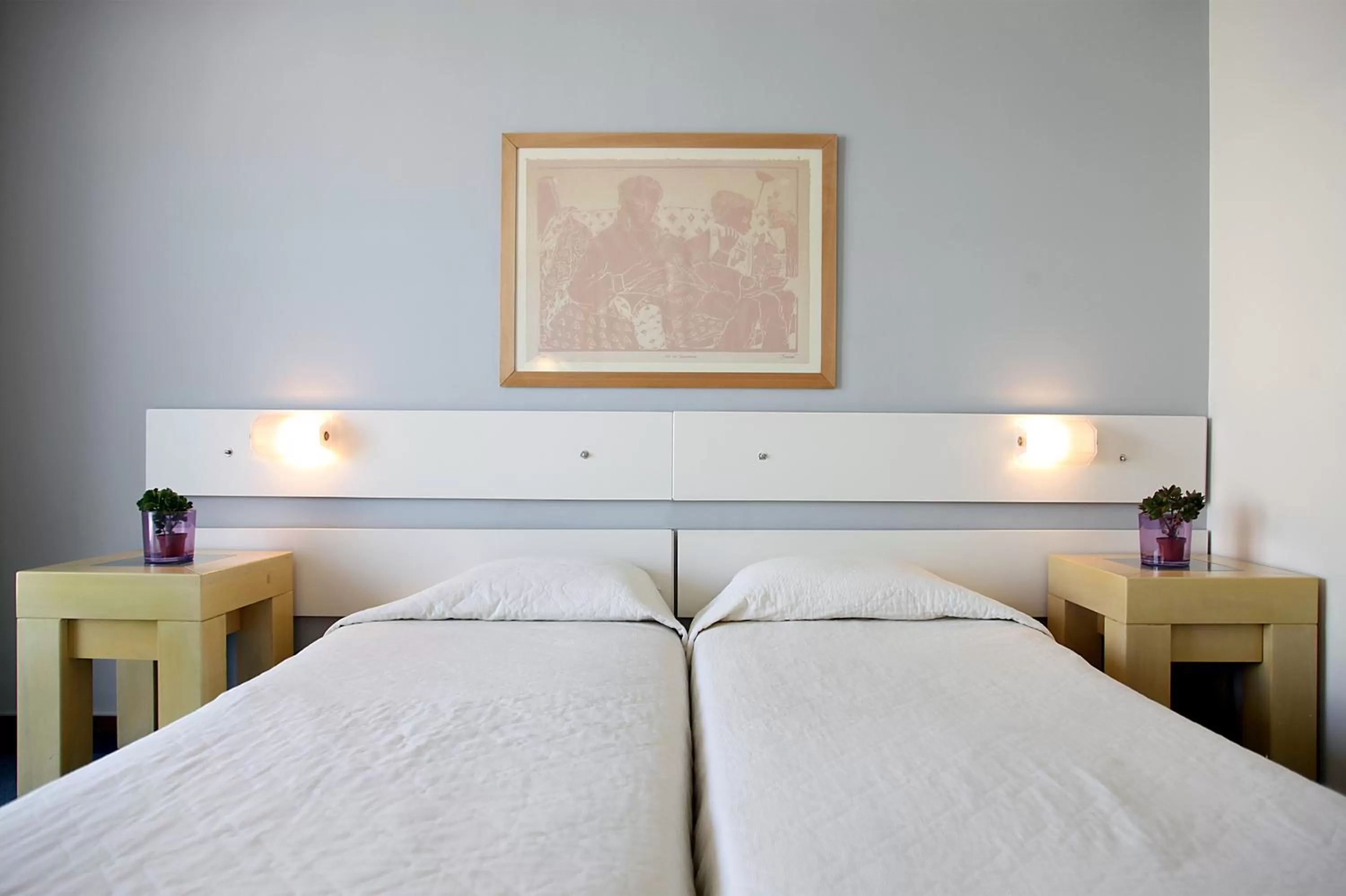 Toilet, Bed in Dorian Inn - Sure Hotel Collection by Best Western