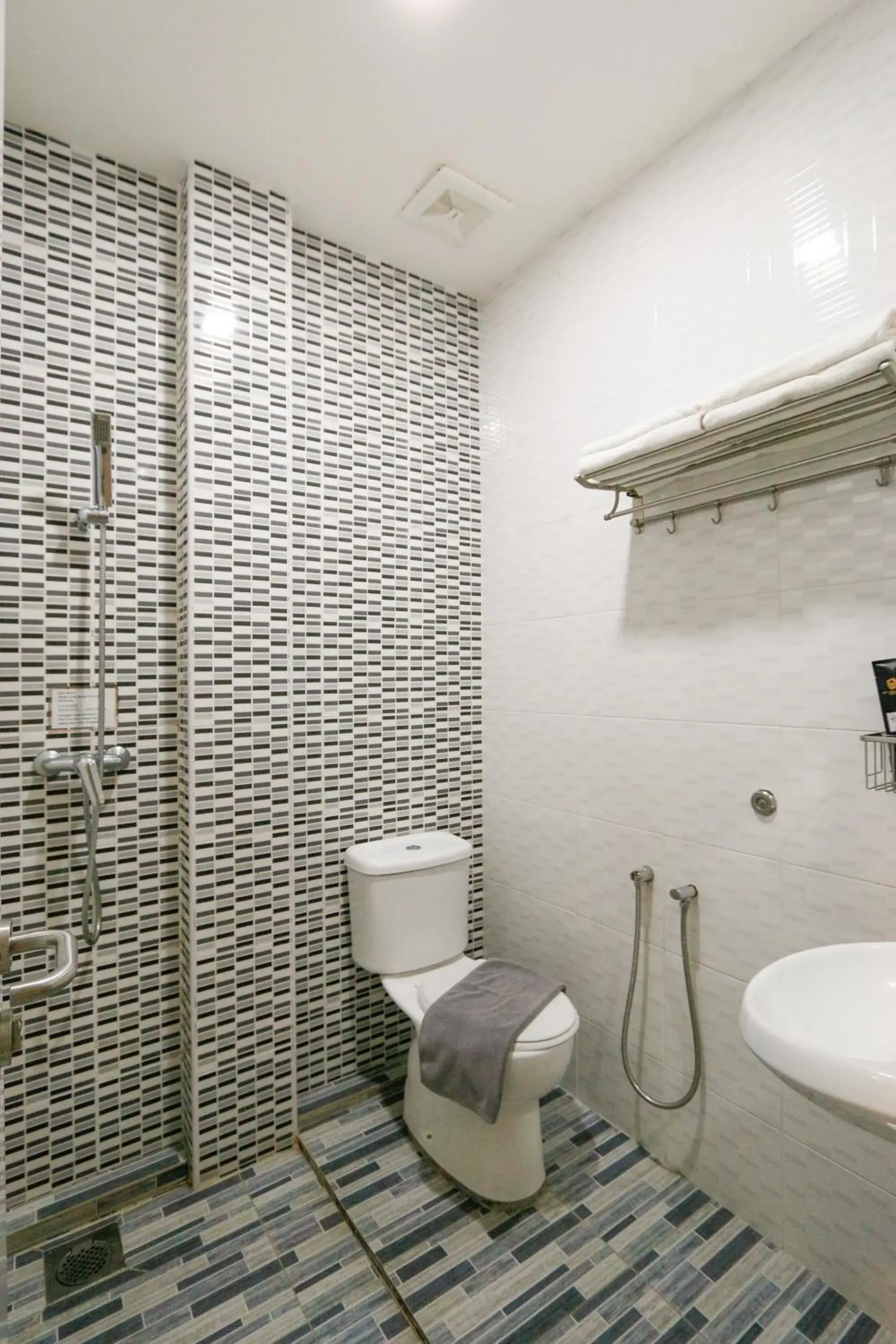 Shower, Bathroom in Travelland Hotel