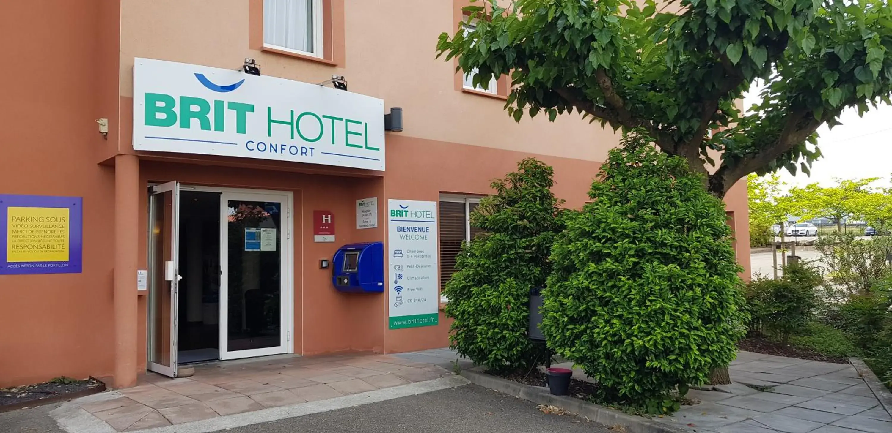 Property building in Brit Hotel Confort Montauban