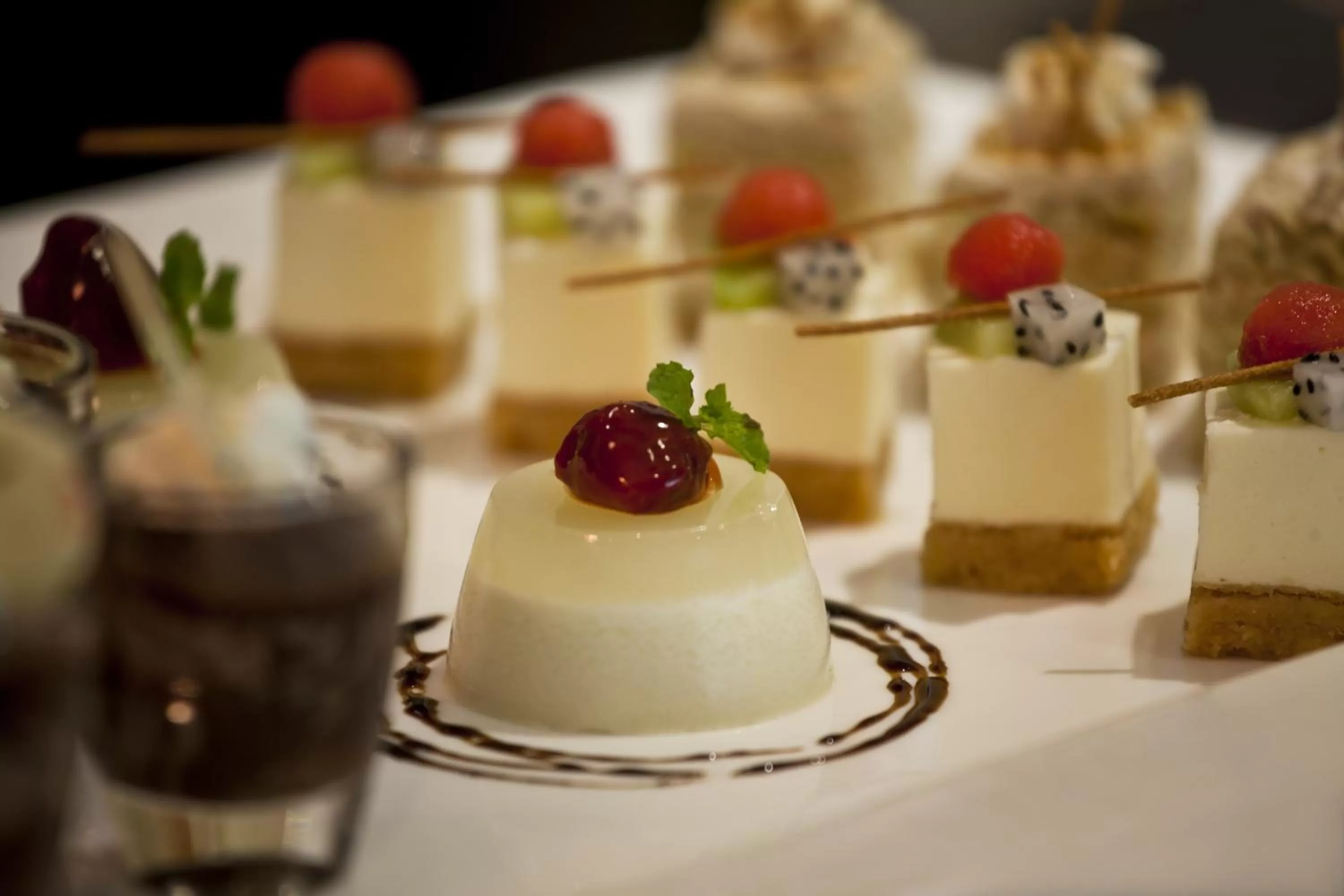 Food in Lakeshore Suites, Banani