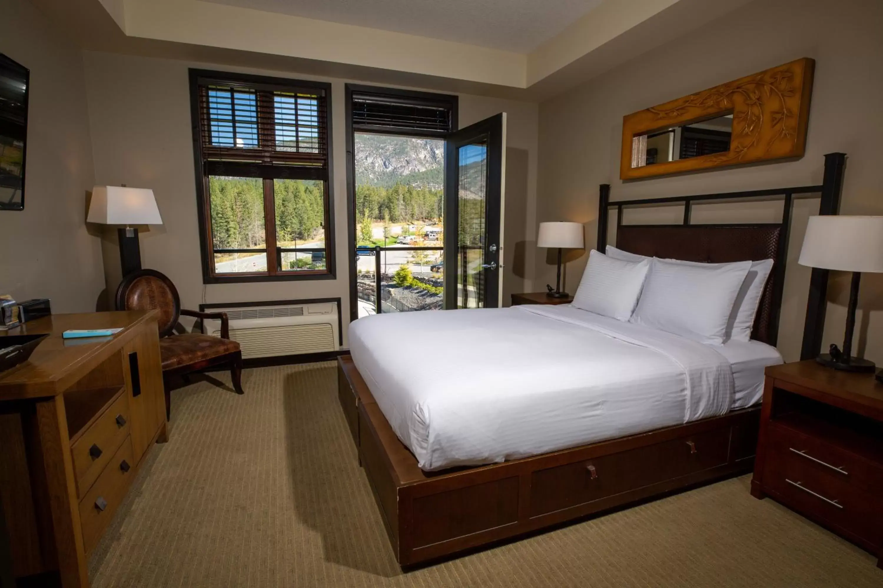 Bedroom, Bed in Copper Point Resort