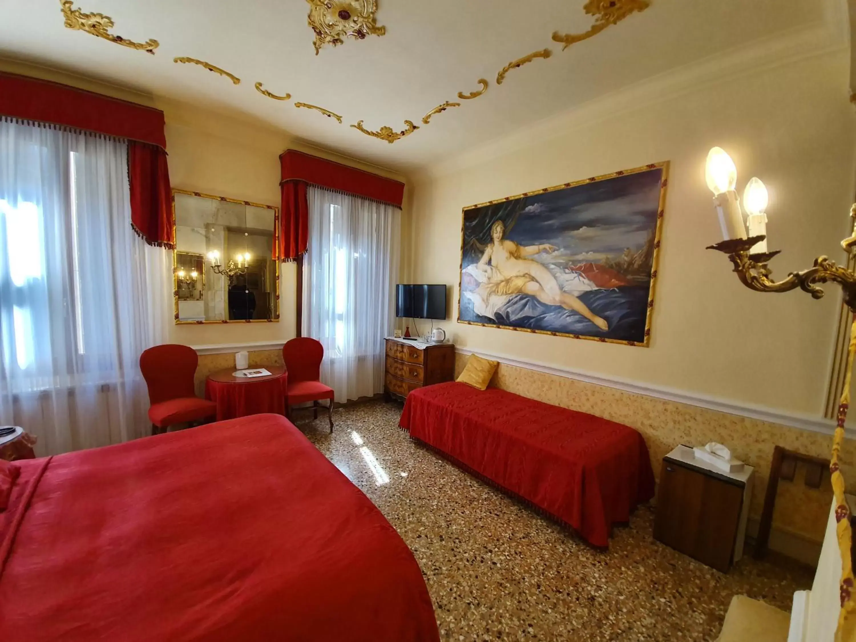 Bed, TV/Entertainment Center in Casa Fenice