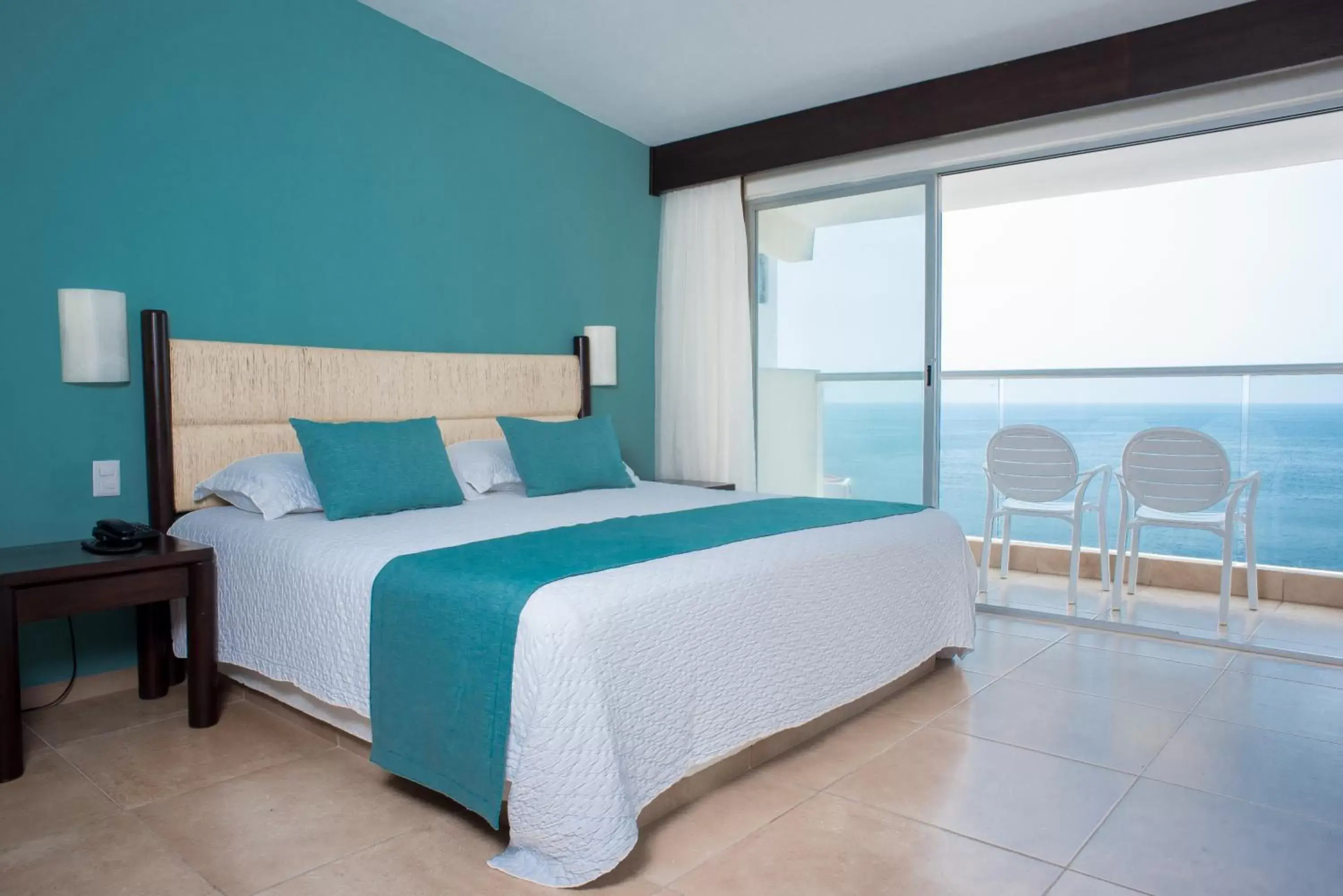 Photo of the whole room, Bed in Mirador Acapulco