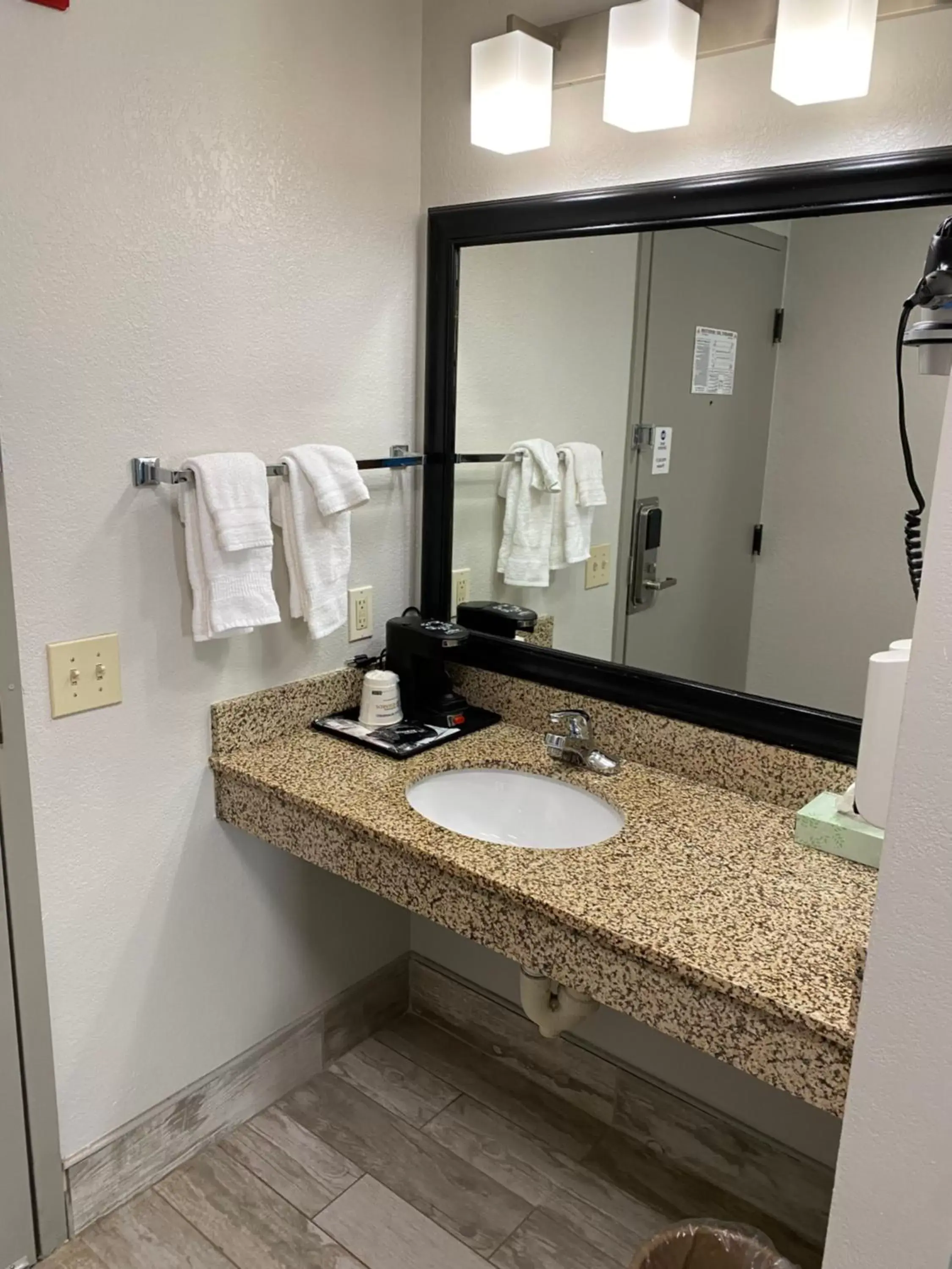 Bathroom in Best Western Allatoona Inn & Suites