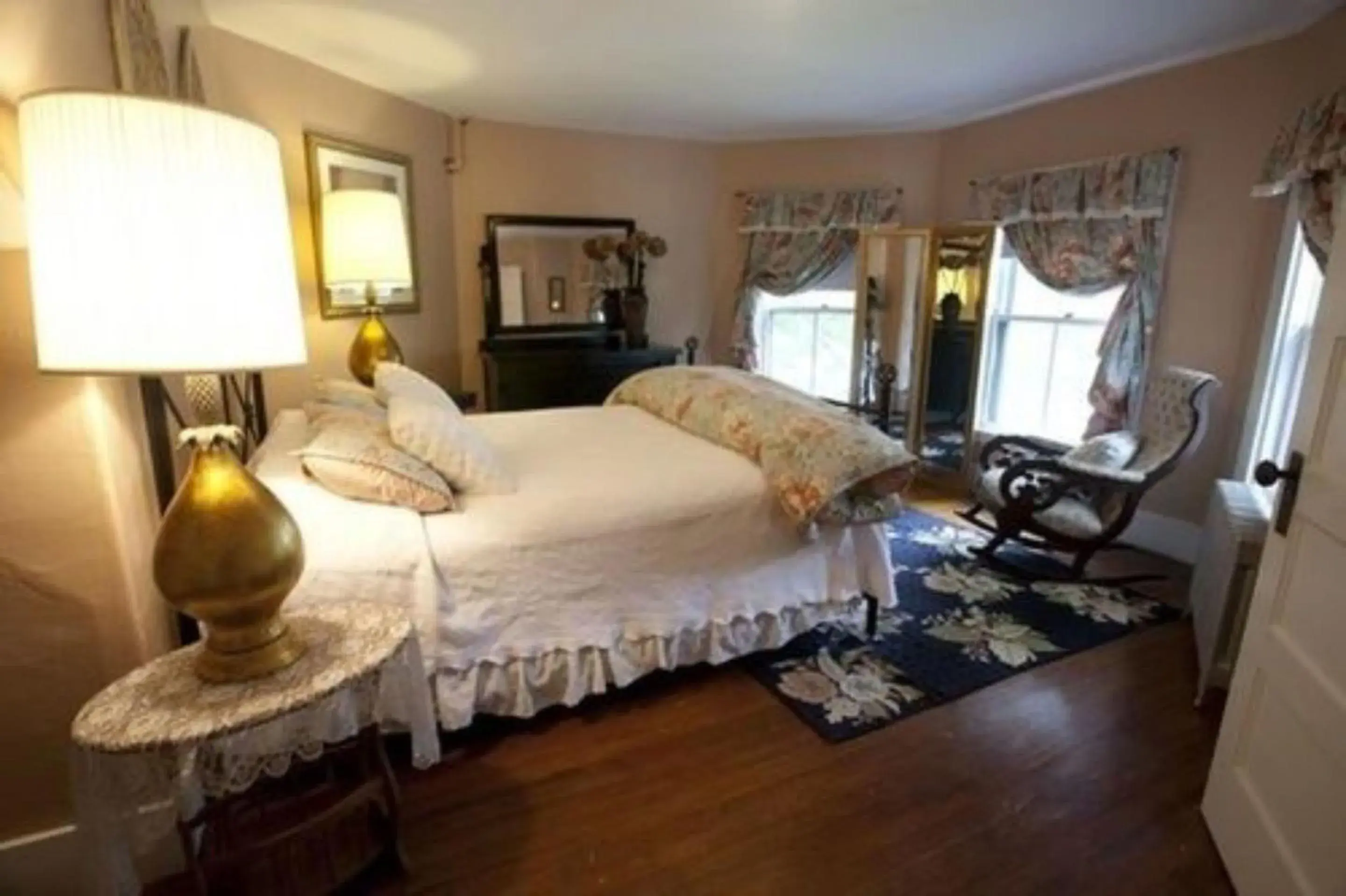 Bedroom in Monadnock Inn