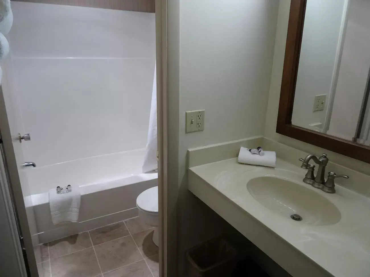 Bathroom in Bird-in-Hand Family Inn