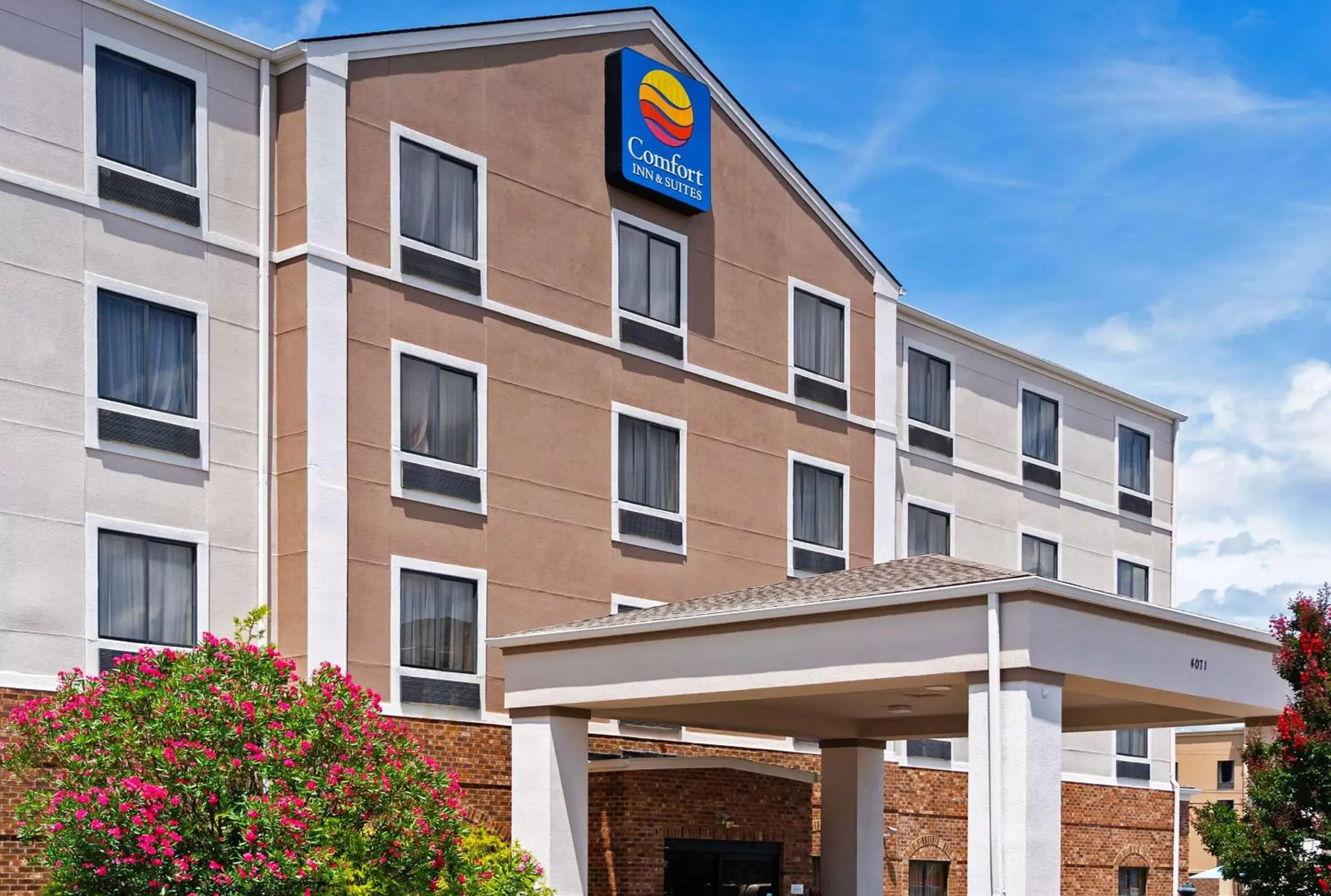 Property Building in Comfort Inn & Suites - Fort Gordon Property Building in Comfort Inn & Suites - Fort Gordon