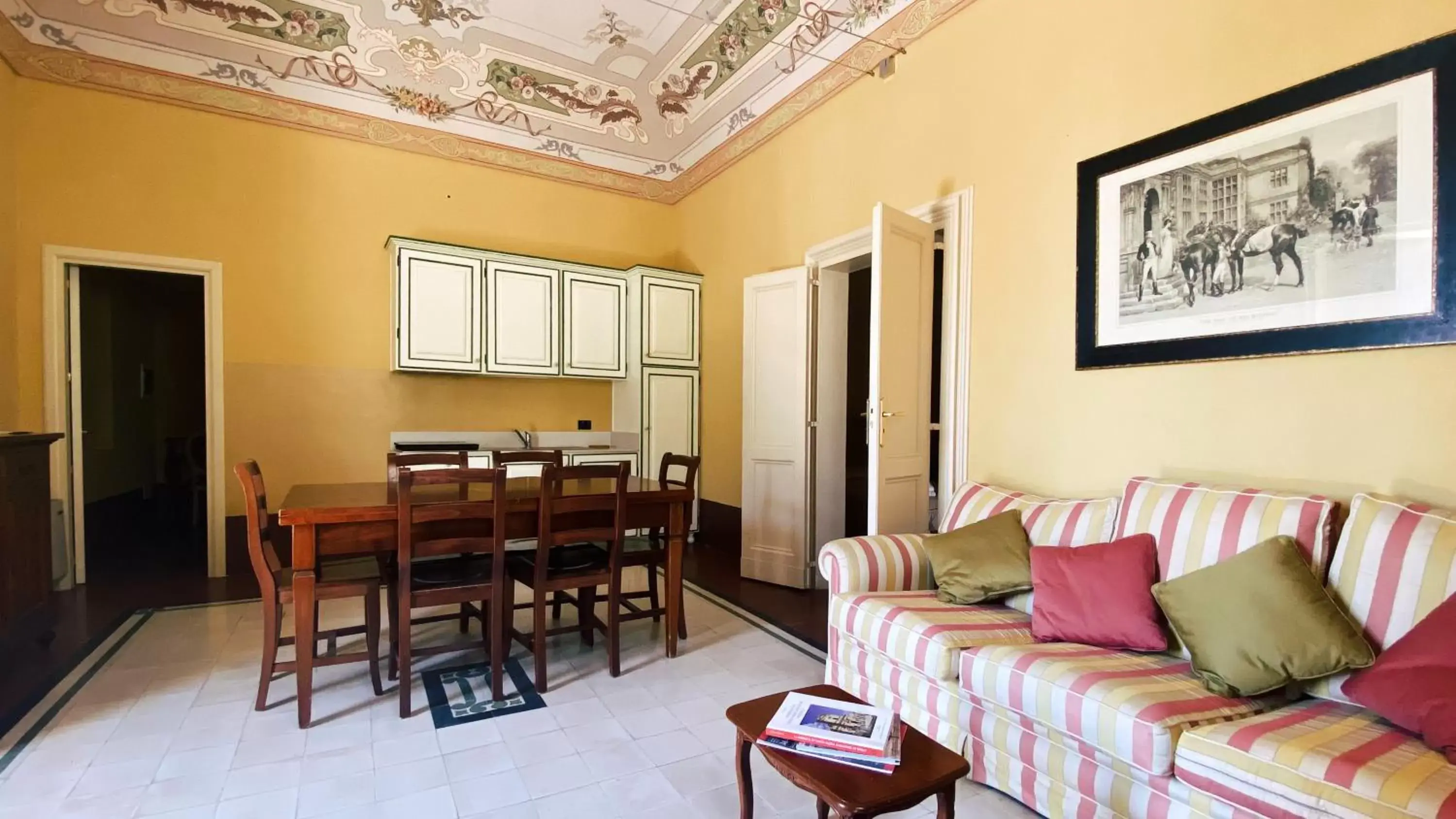 Dining area in Palazzo Gambuzza