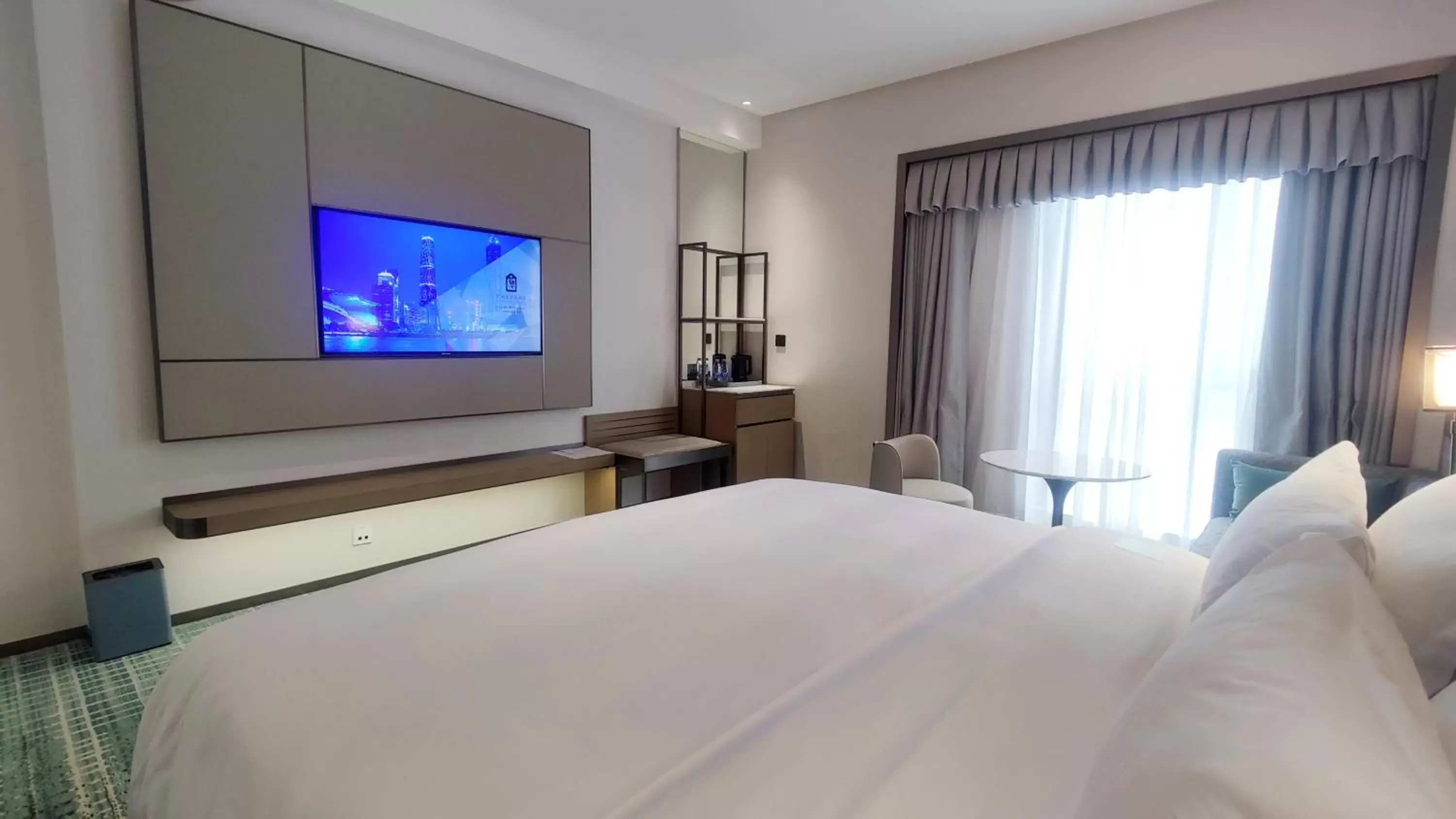 Bed, TV/Entertainment Center in Guangzhou Victoria Hotel