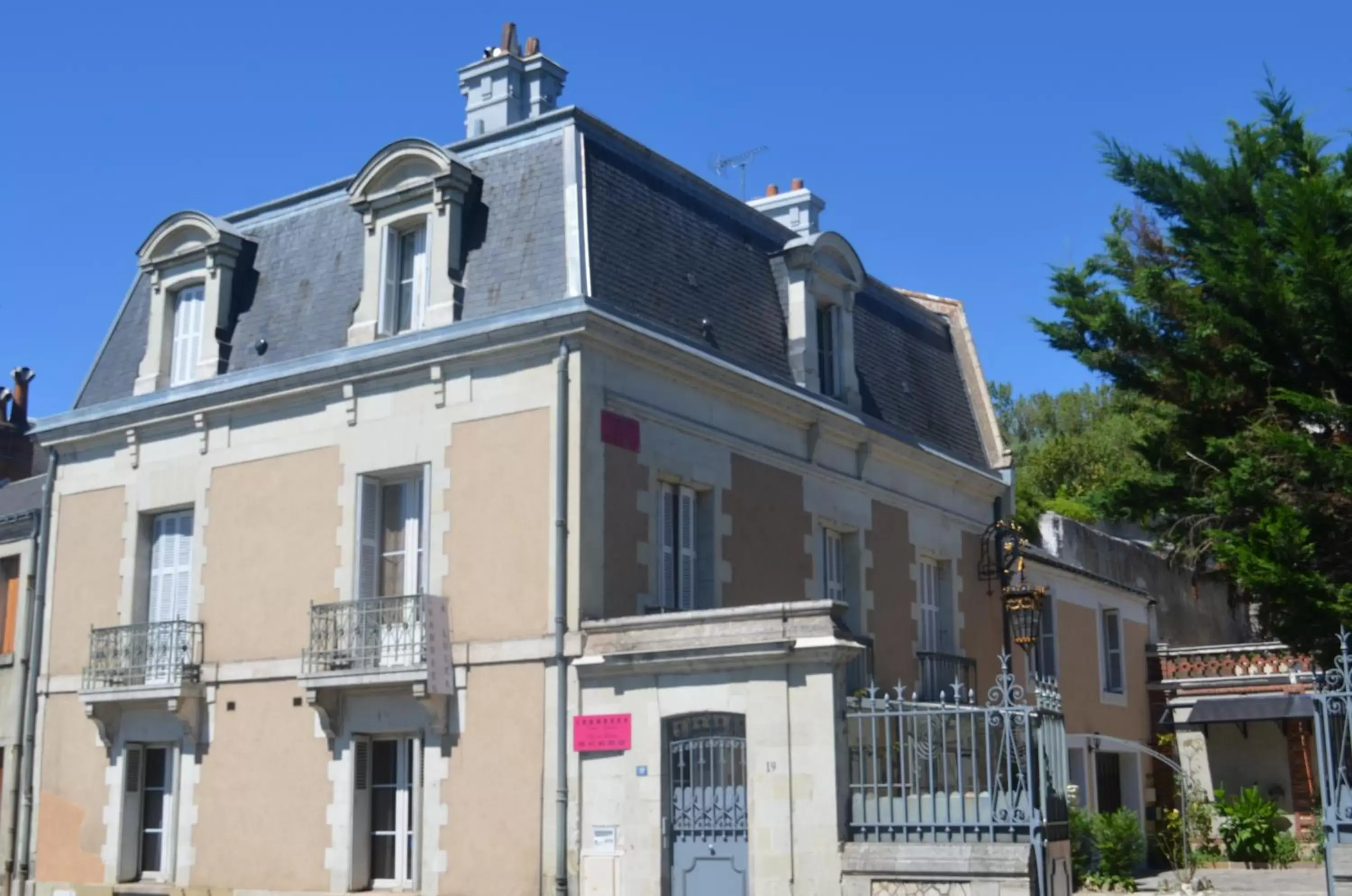 Facade/entrance, Property Building in Lit en Loire