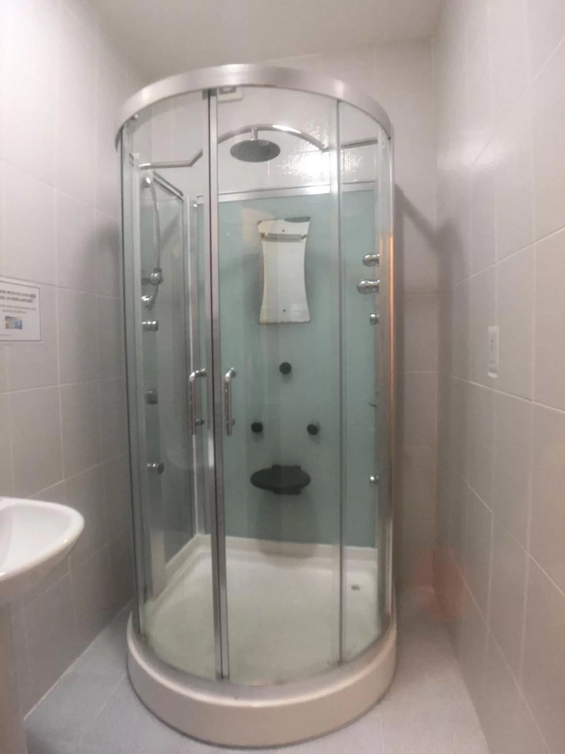 Shower, Bathroom in OutRam 26
