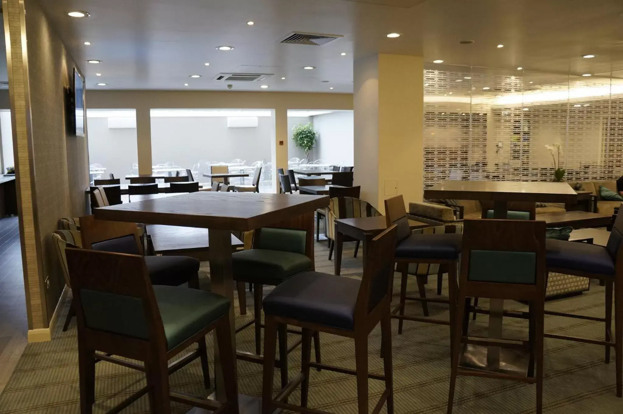 Property building, Restaurant/Places to Eat in Holiday Inn Express Earls Court, an IHG Hotel