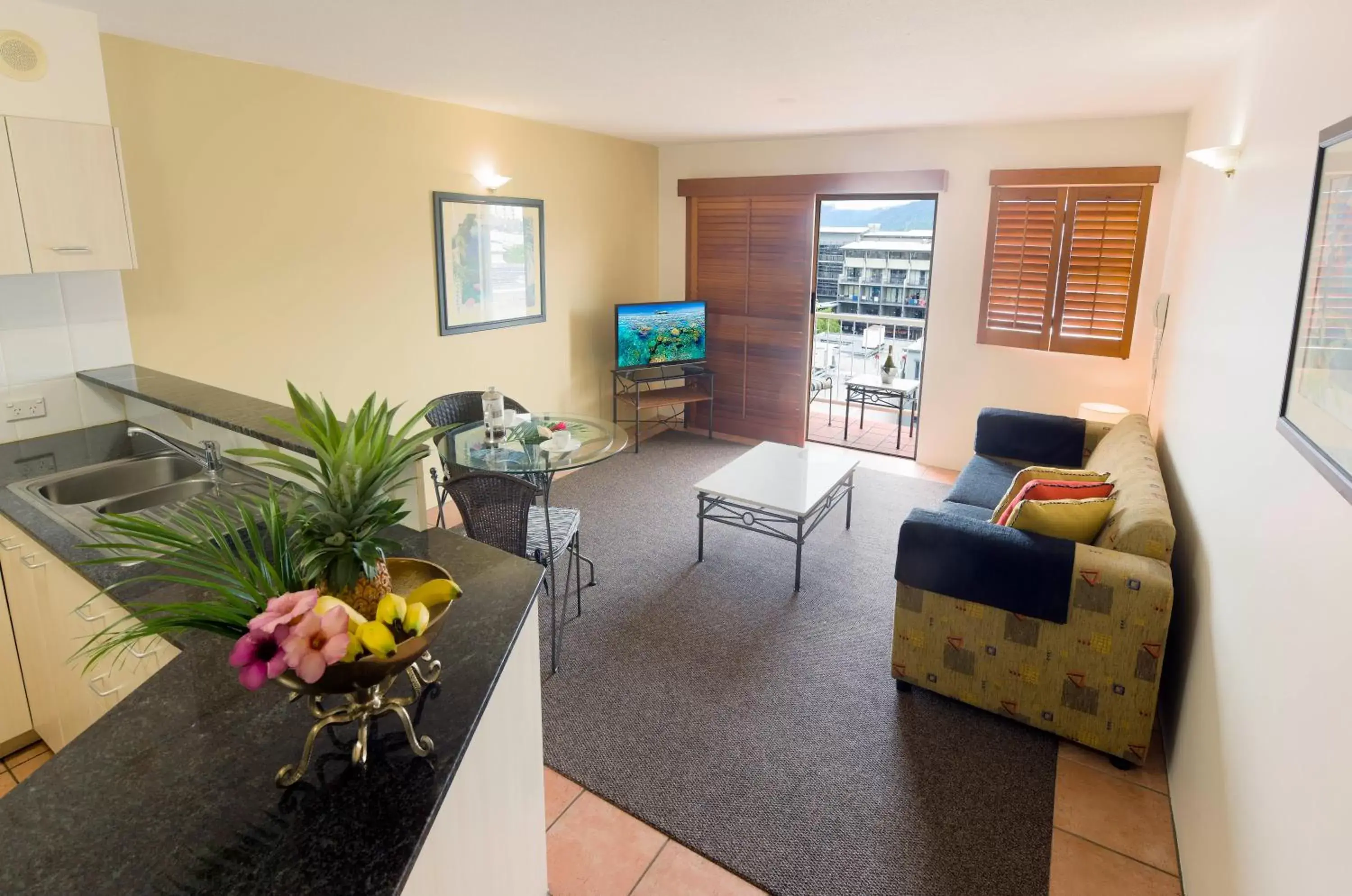 Living room in Inn Cairns Living room in Inn Cairns