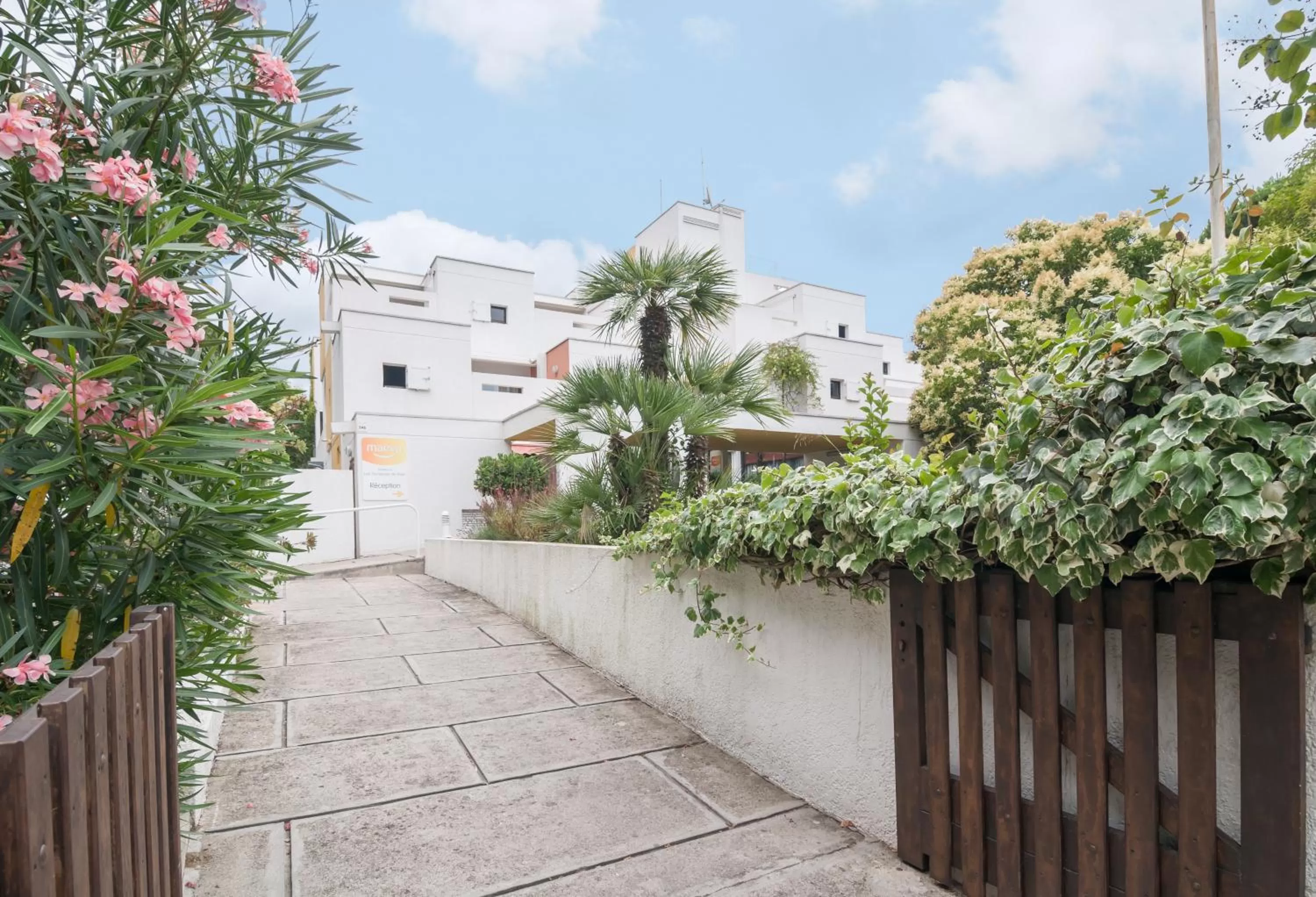 Property building in Résidence Pierre & Vacances Les Terrasses Du Parc