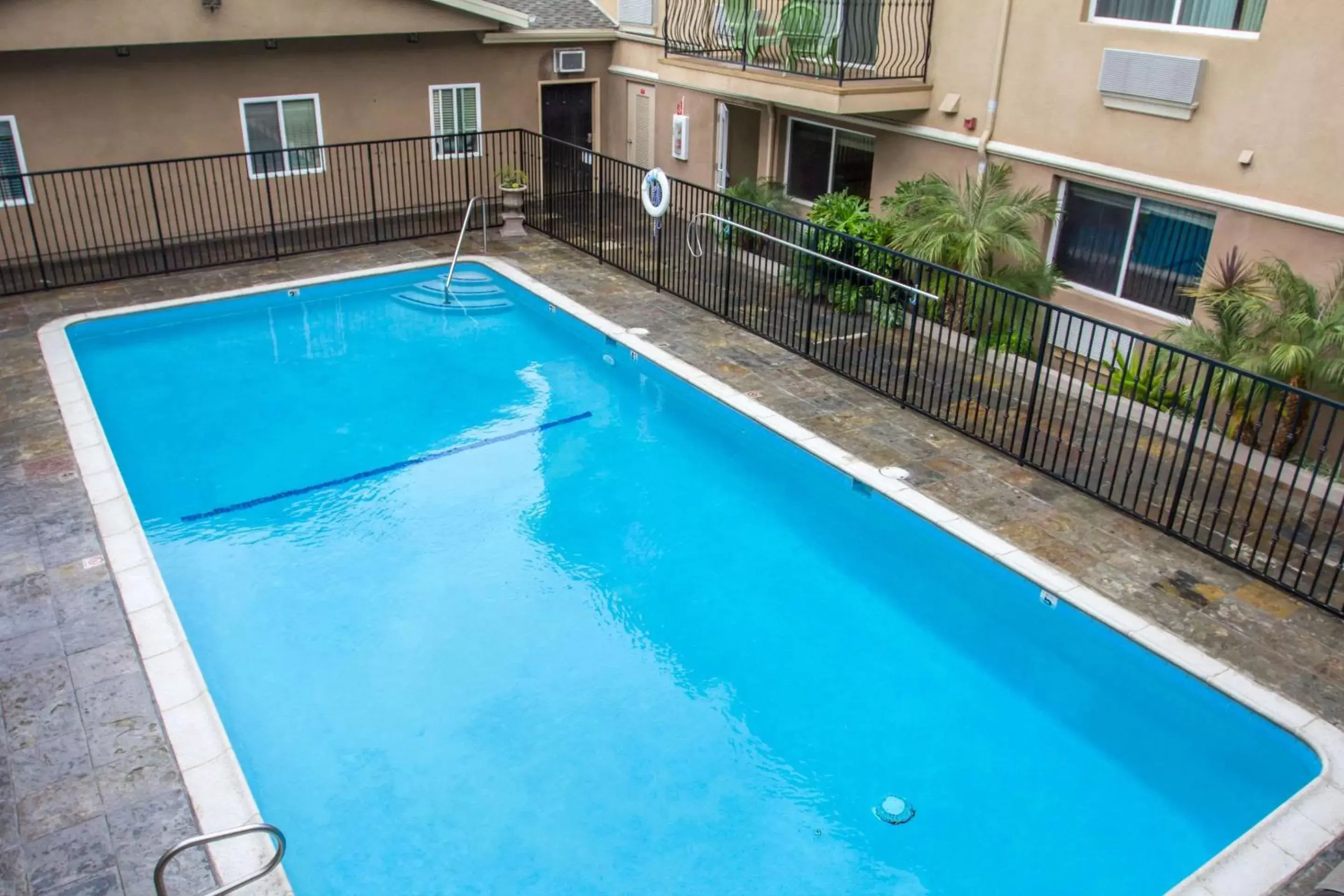 On site, Swimming Pool in Comfort Inn Cockatoo Near LAX