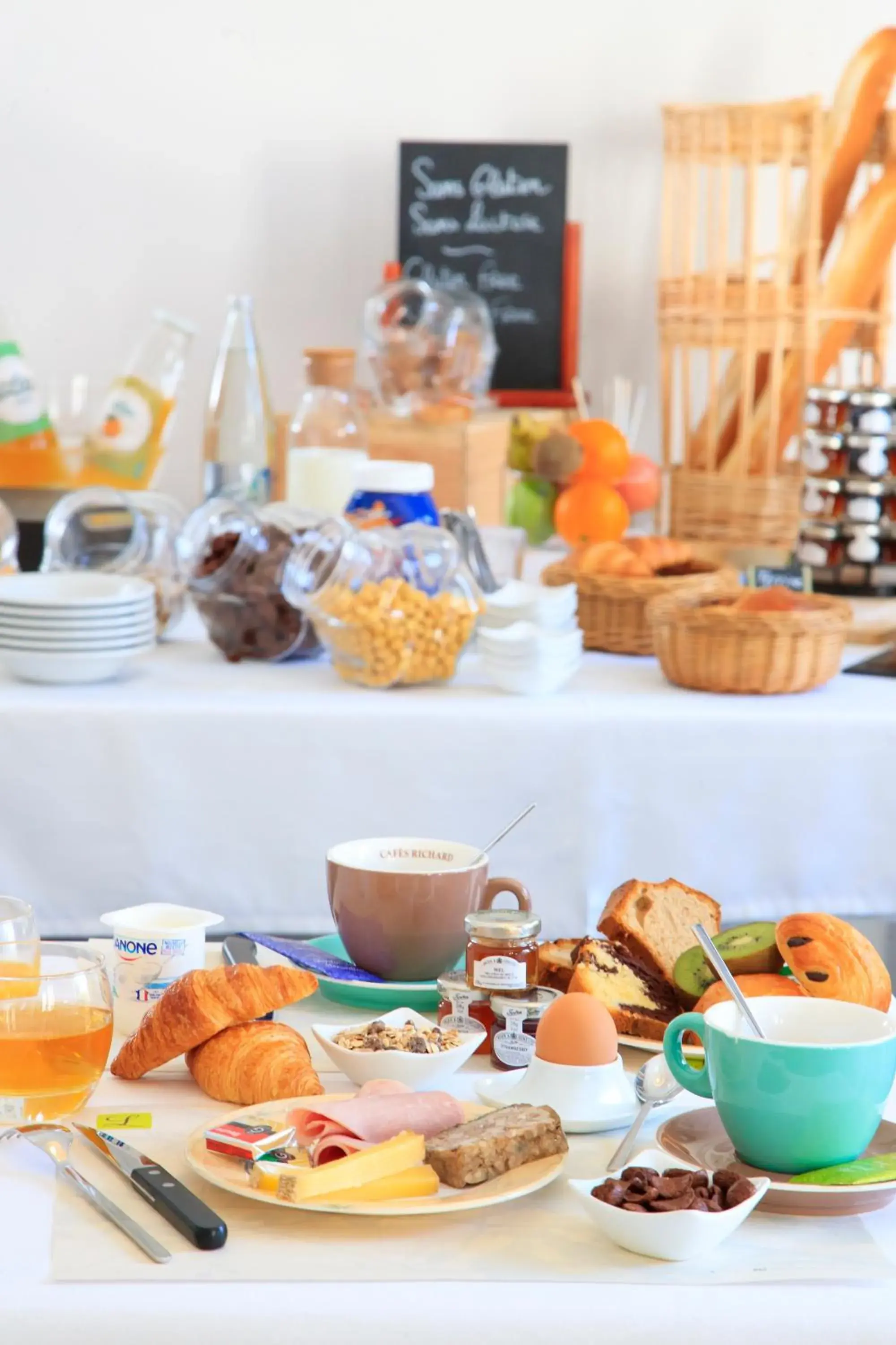 Breakfast in Logis Hotel De La Basilique