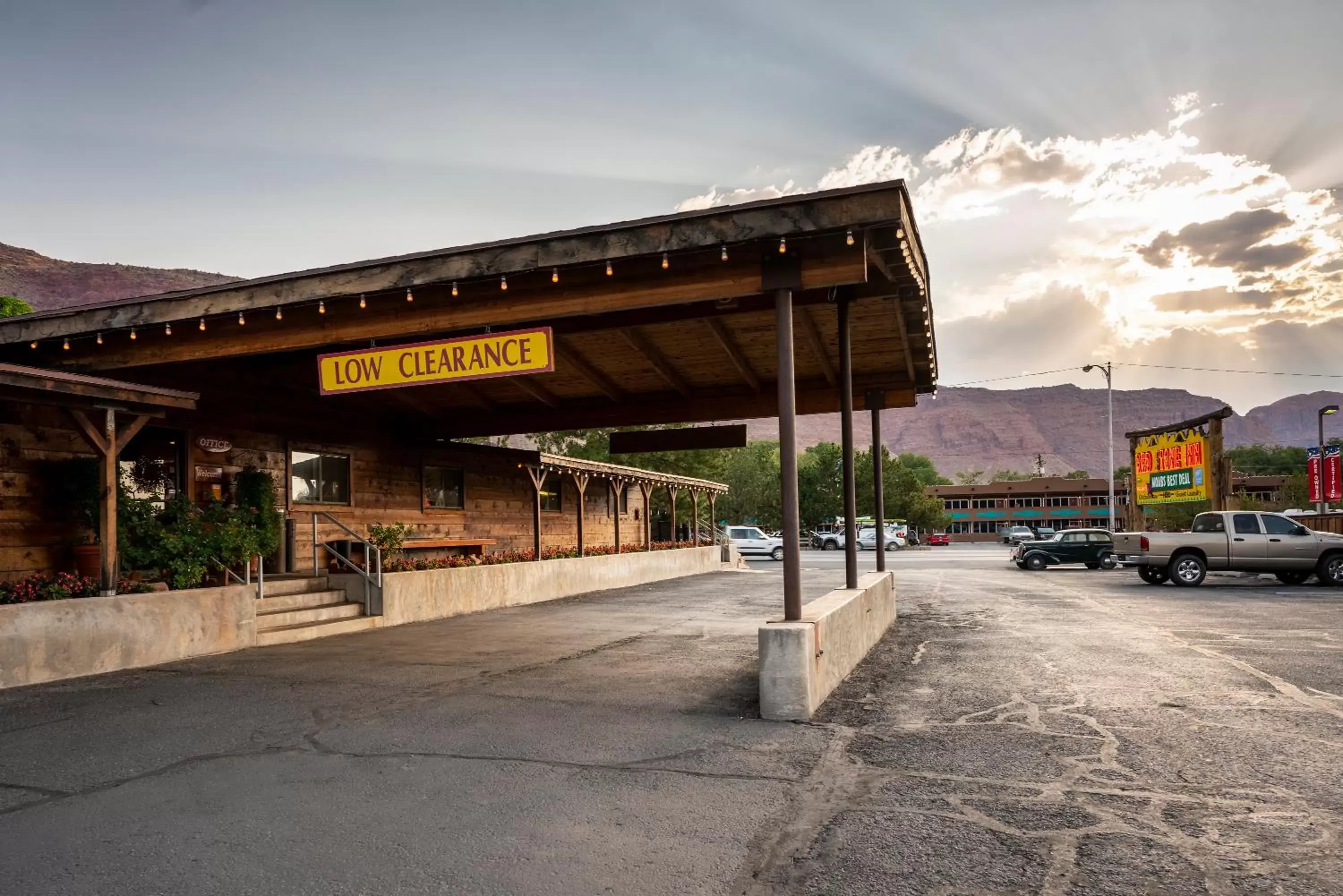 Facade/entrance, Property Building in Red Stone Inn