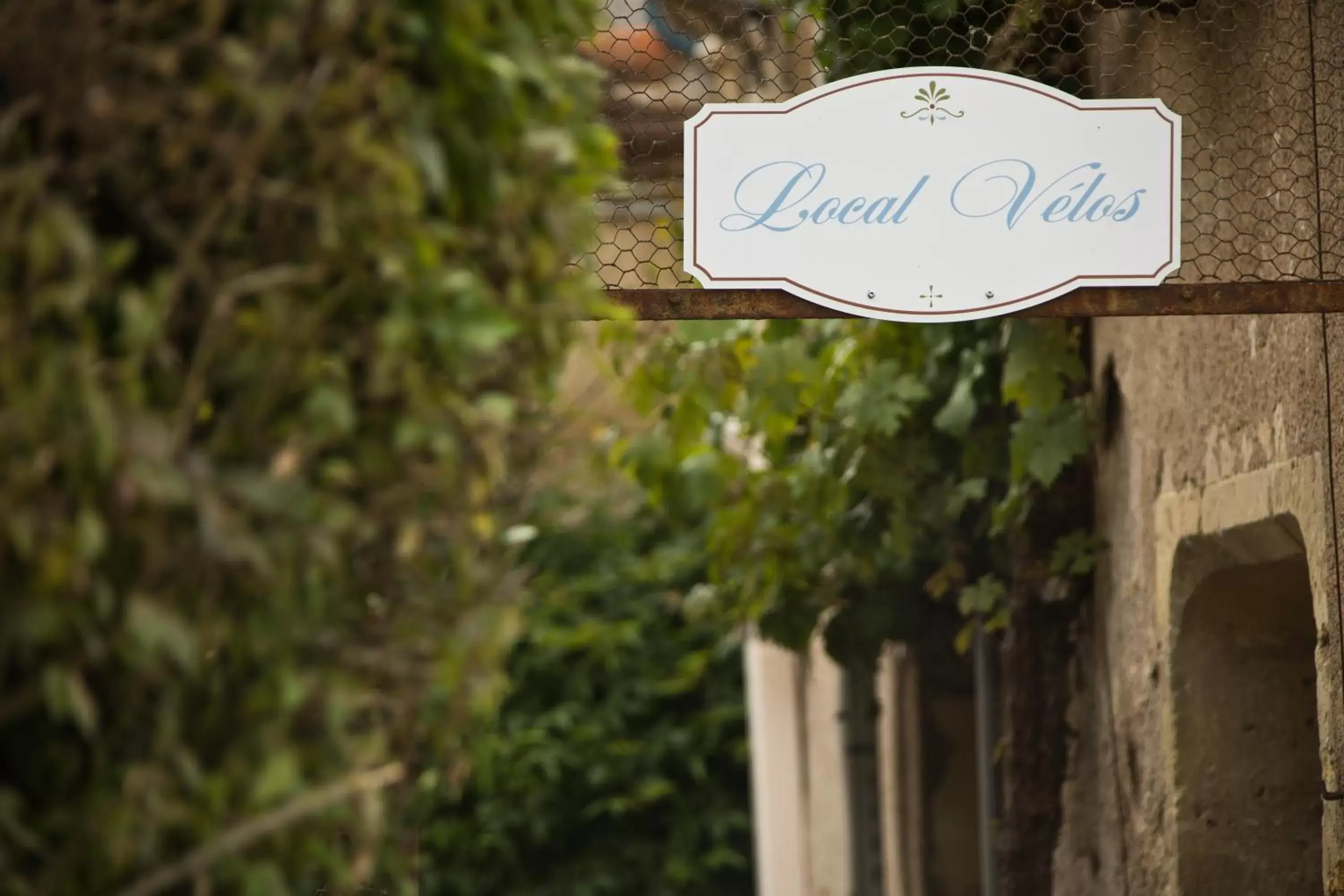 Property logo or sign in Le Manoir Les Minimes