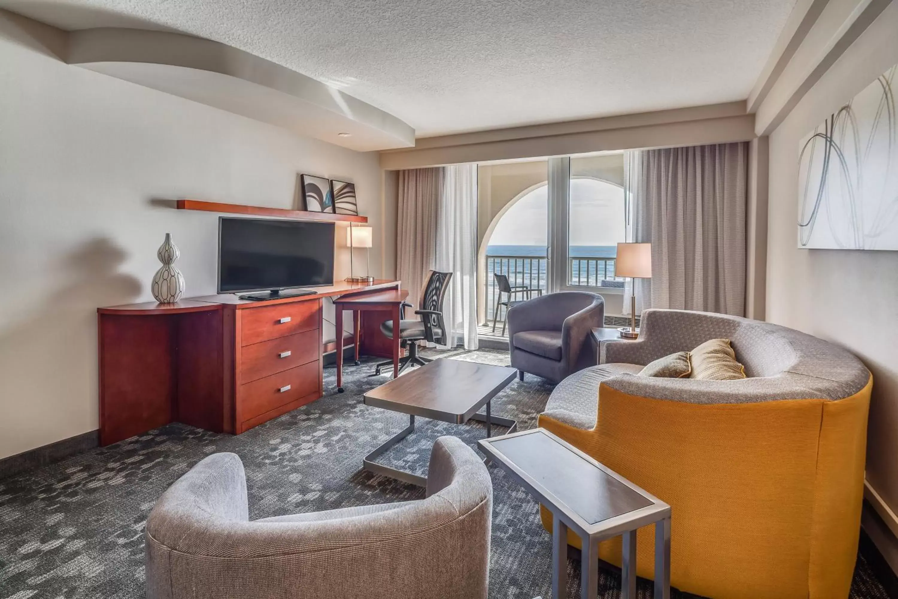 Living room, Seating Area in Courtyard by Marriott Jacksonville Beach Oceanfront