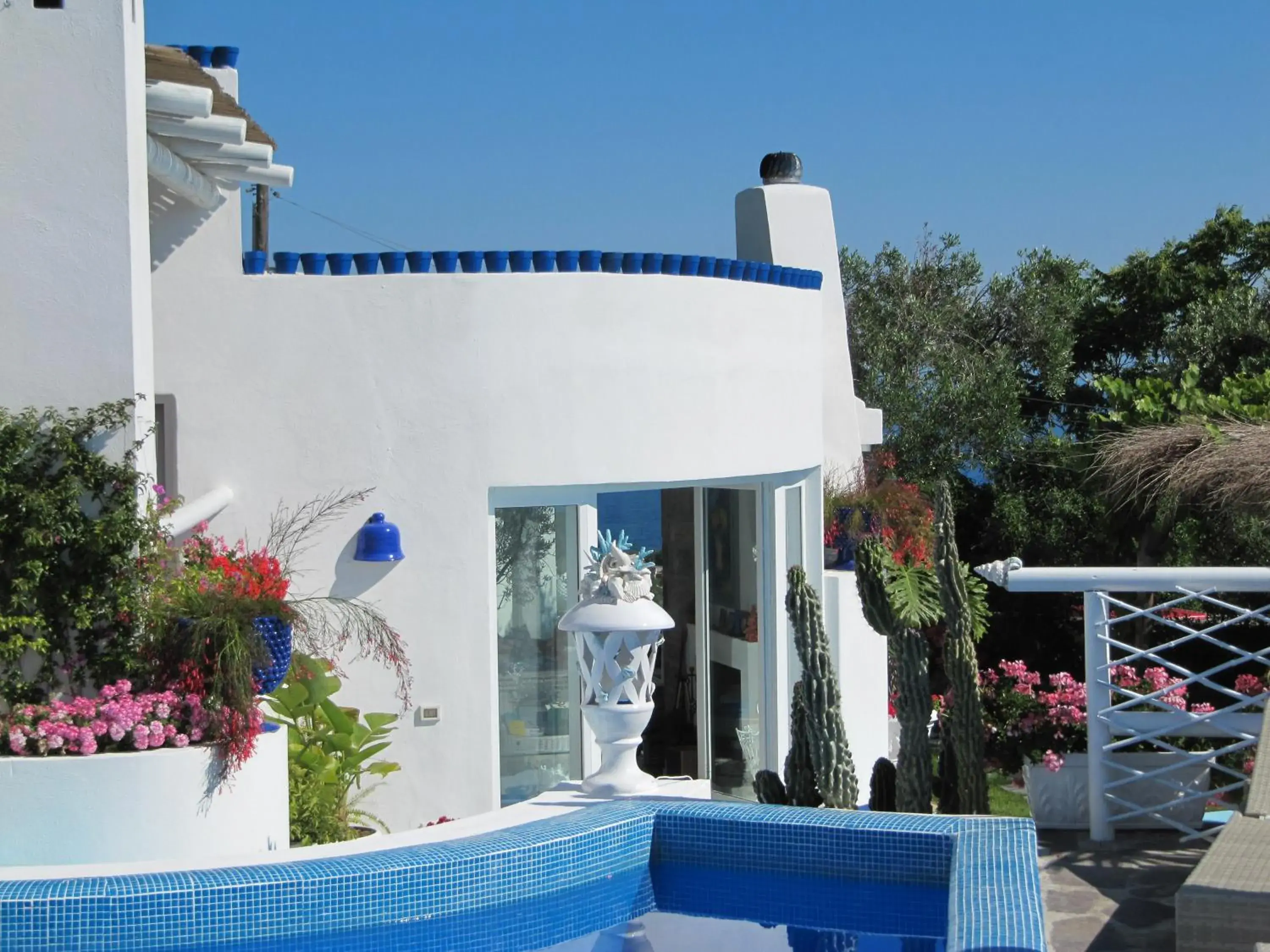 Facade/entrance, Swimming Pool in Relais Bijoux Ischia