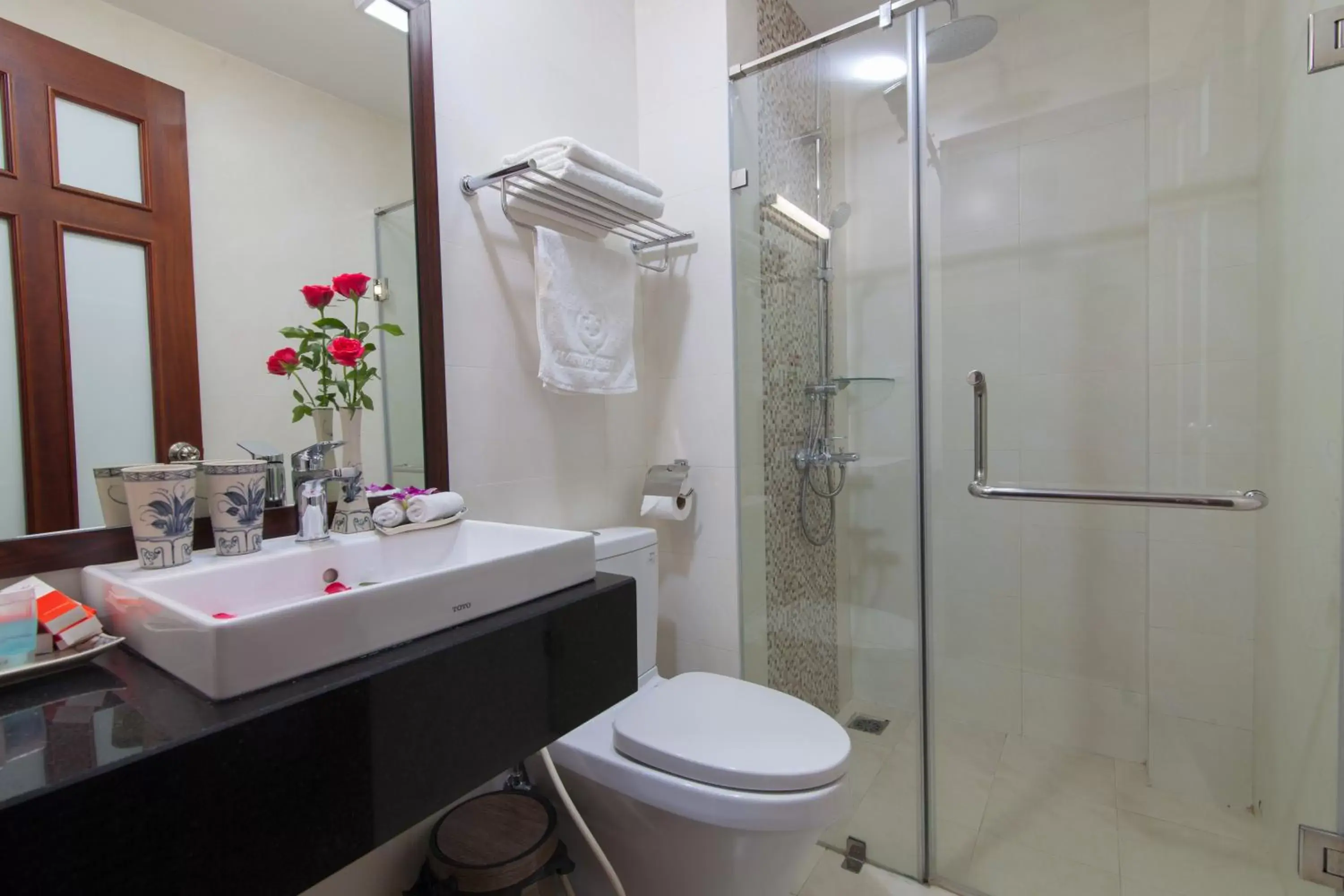 Bathroom in Hanoi Hanvet Hotel
