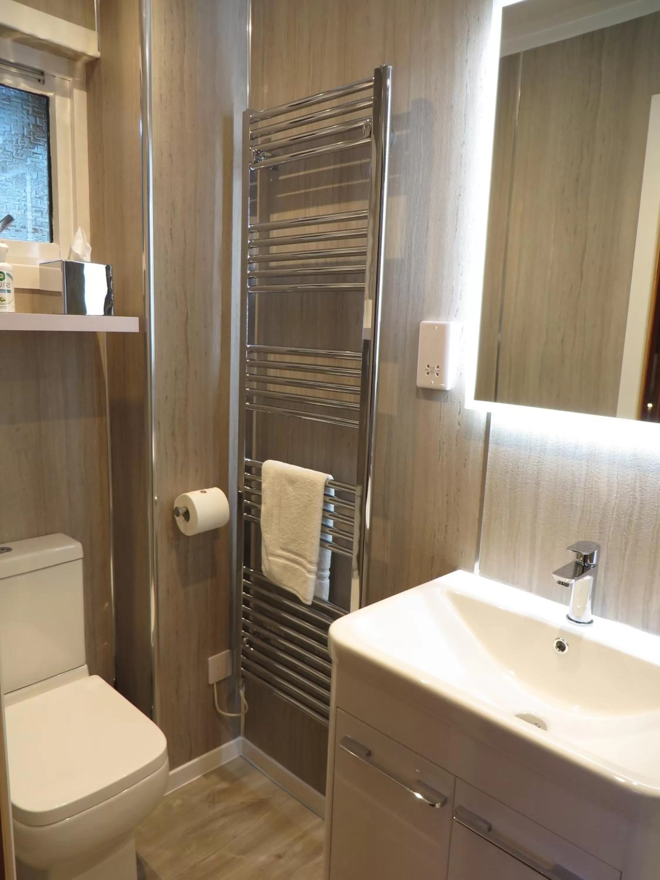 Bathroom in Eriskay B&B and Aviemore Glamping