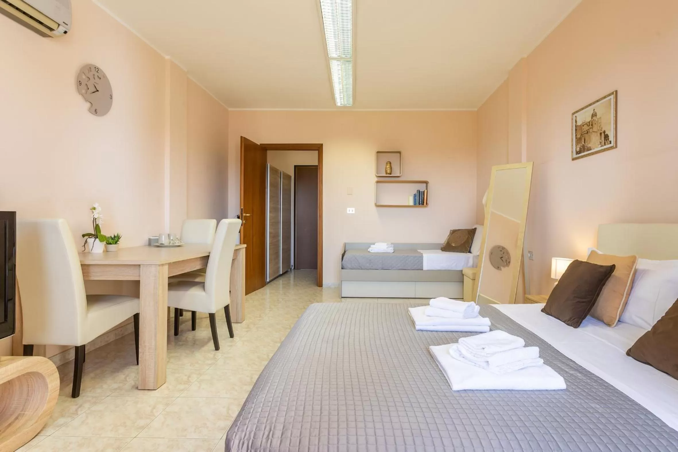 Photo of the whole room, Bed in Residenze Su Planu