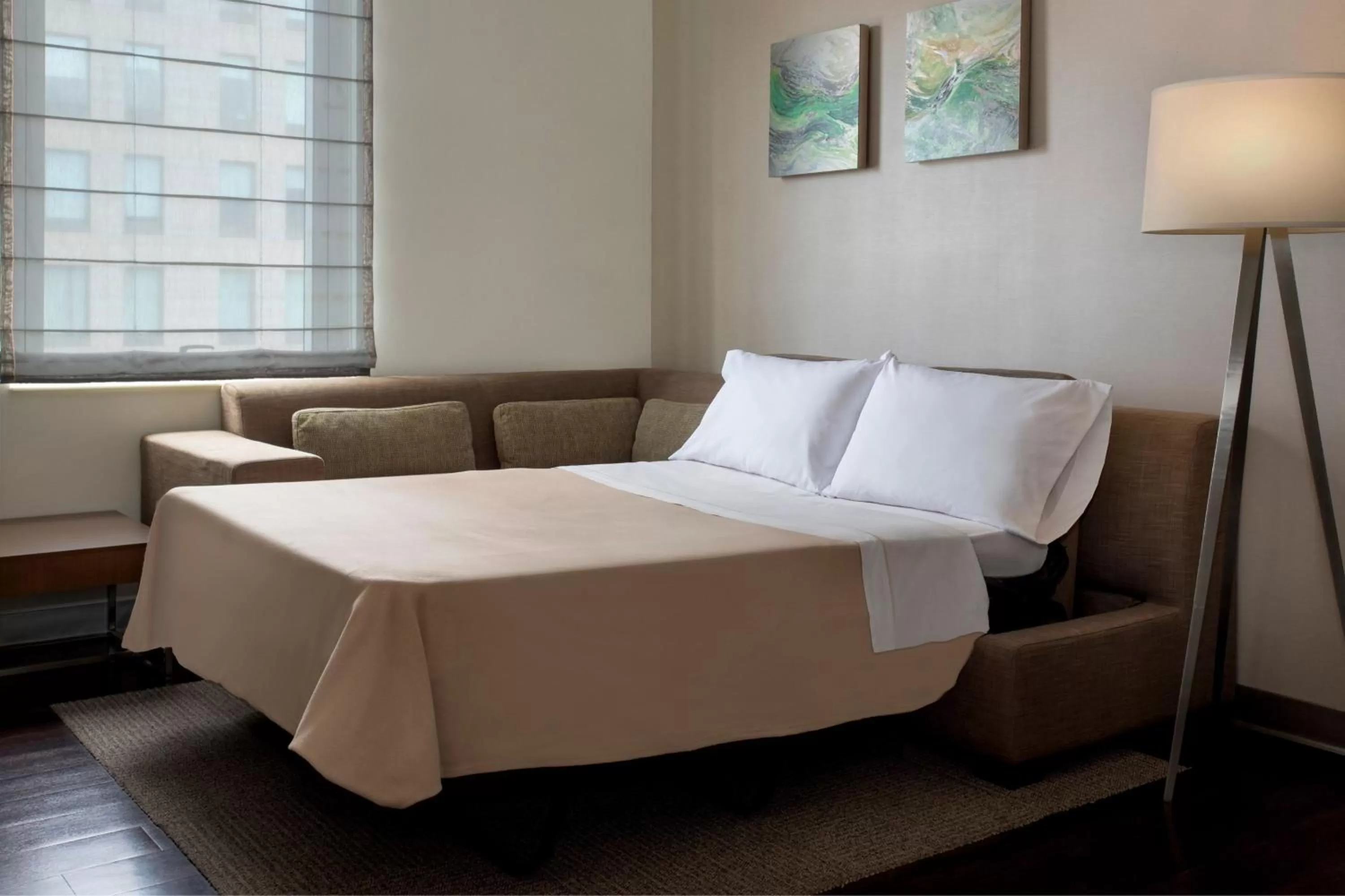 Executive King, Executive Suite, 1 King, Sofa bed in Aloft Boston Seaport District