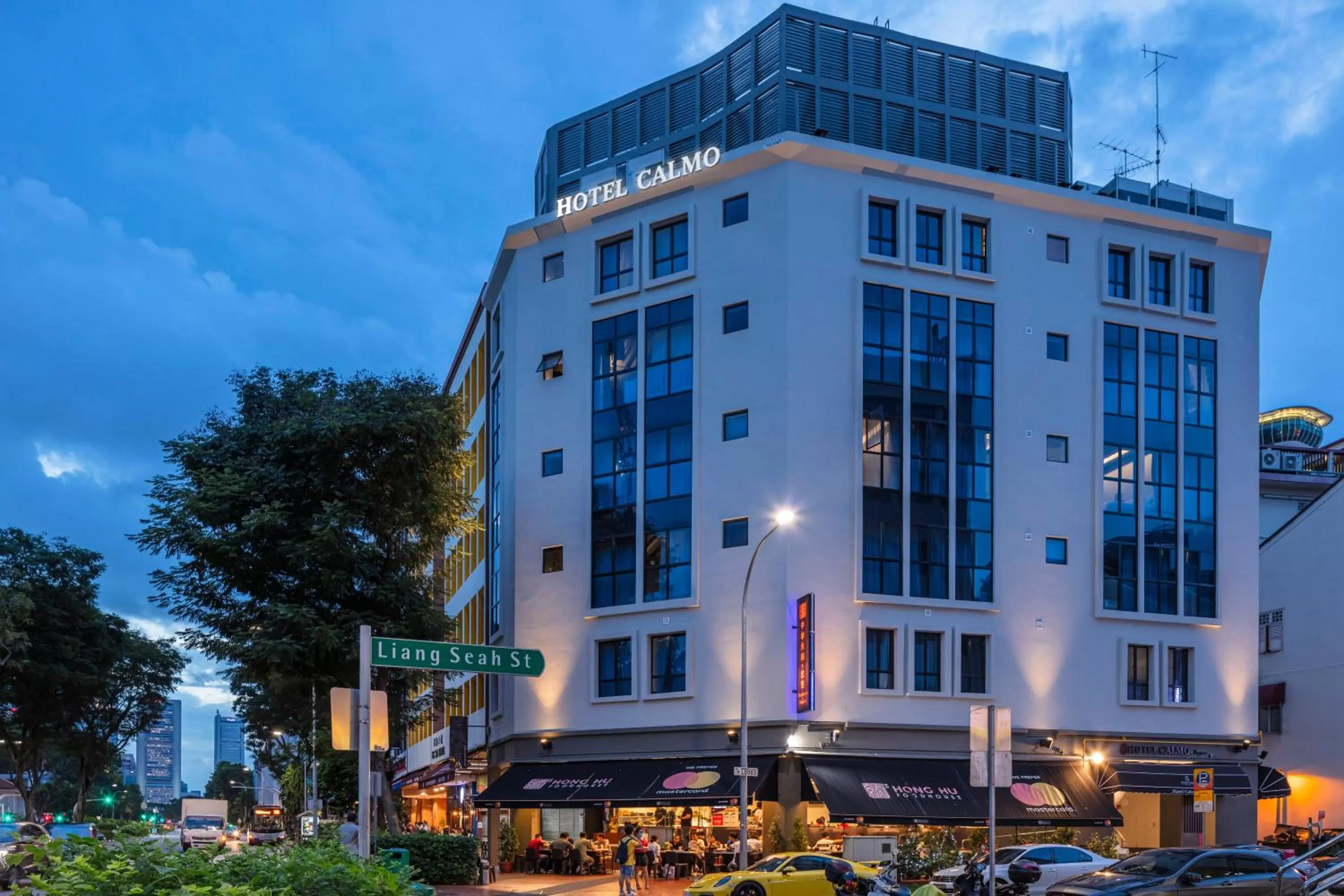 Property building in Hotel Calmo Bugis