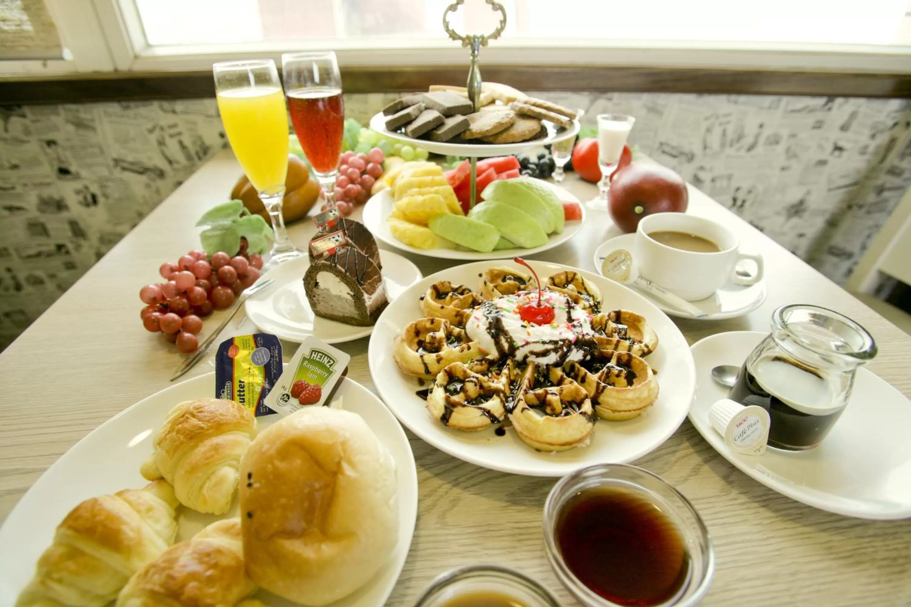 Food in Cambridge Tainan Hotel