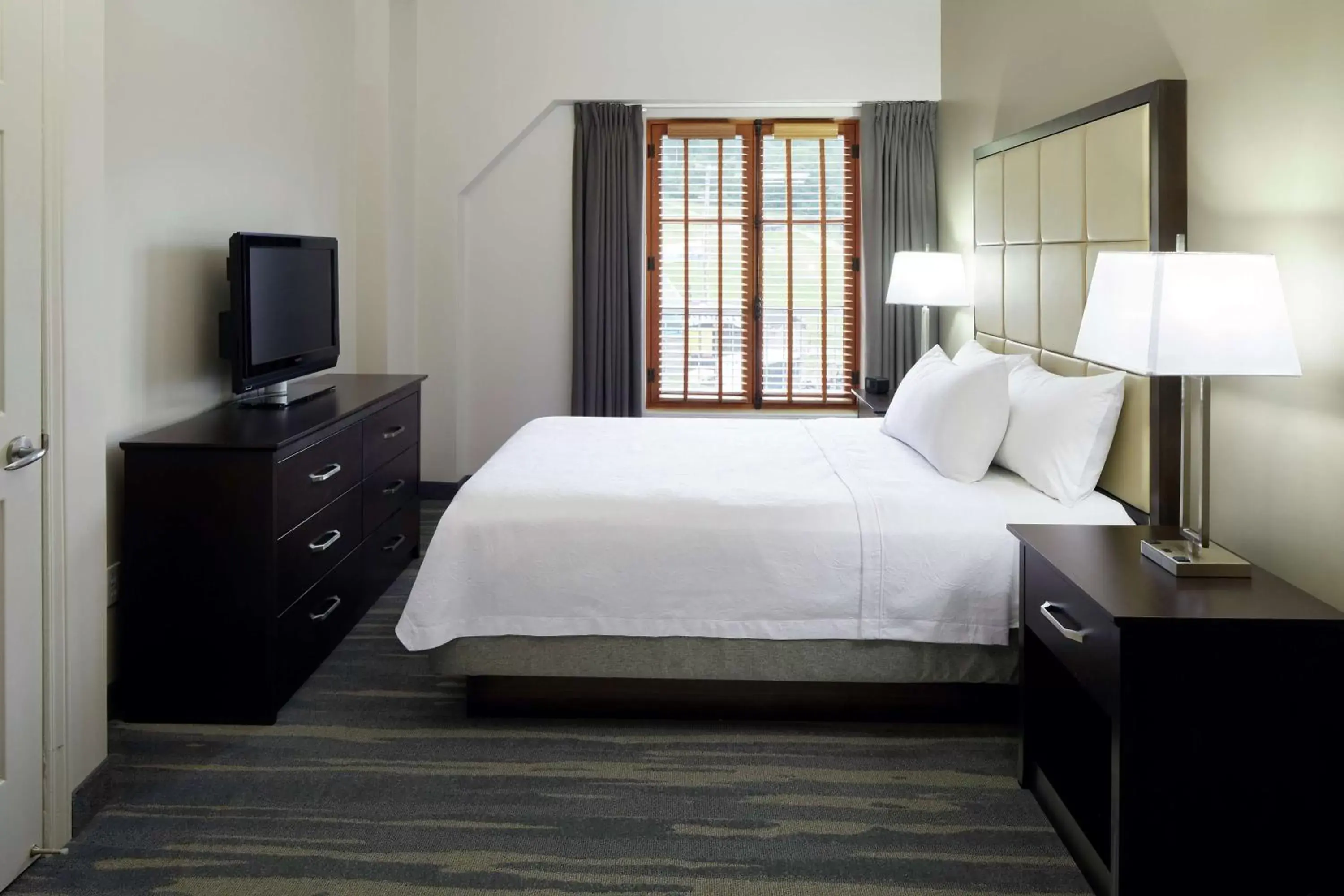 Bedroom, Bed in Homewood Suites by Hilton Mont-Tremblant Resort