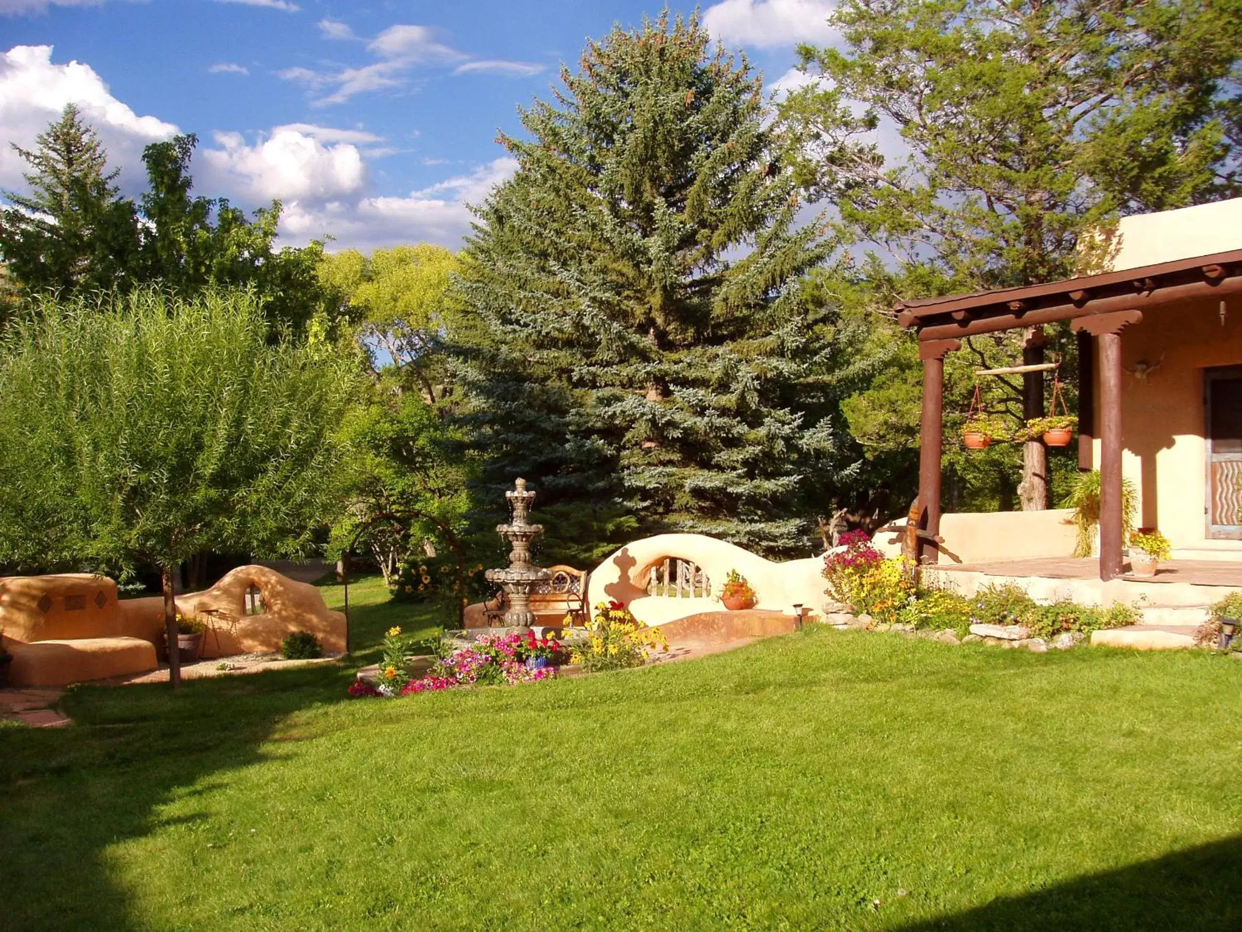 Area and facilities, Garden in Old Taos Guesthouse B&B