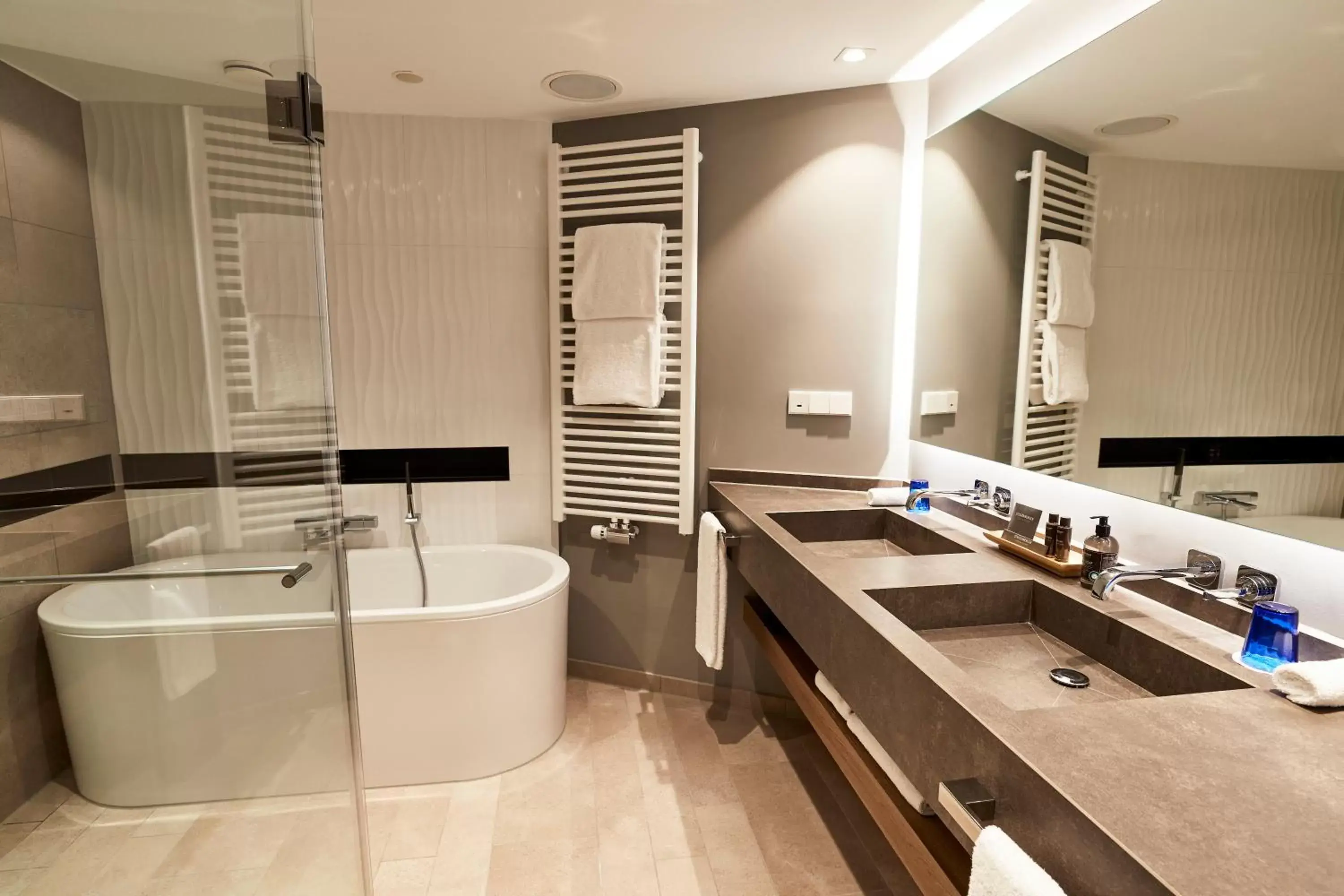 Bathroom in Steigenberger Hotel Hamburg Bathroom in Steigenberger Hotel Hamburg