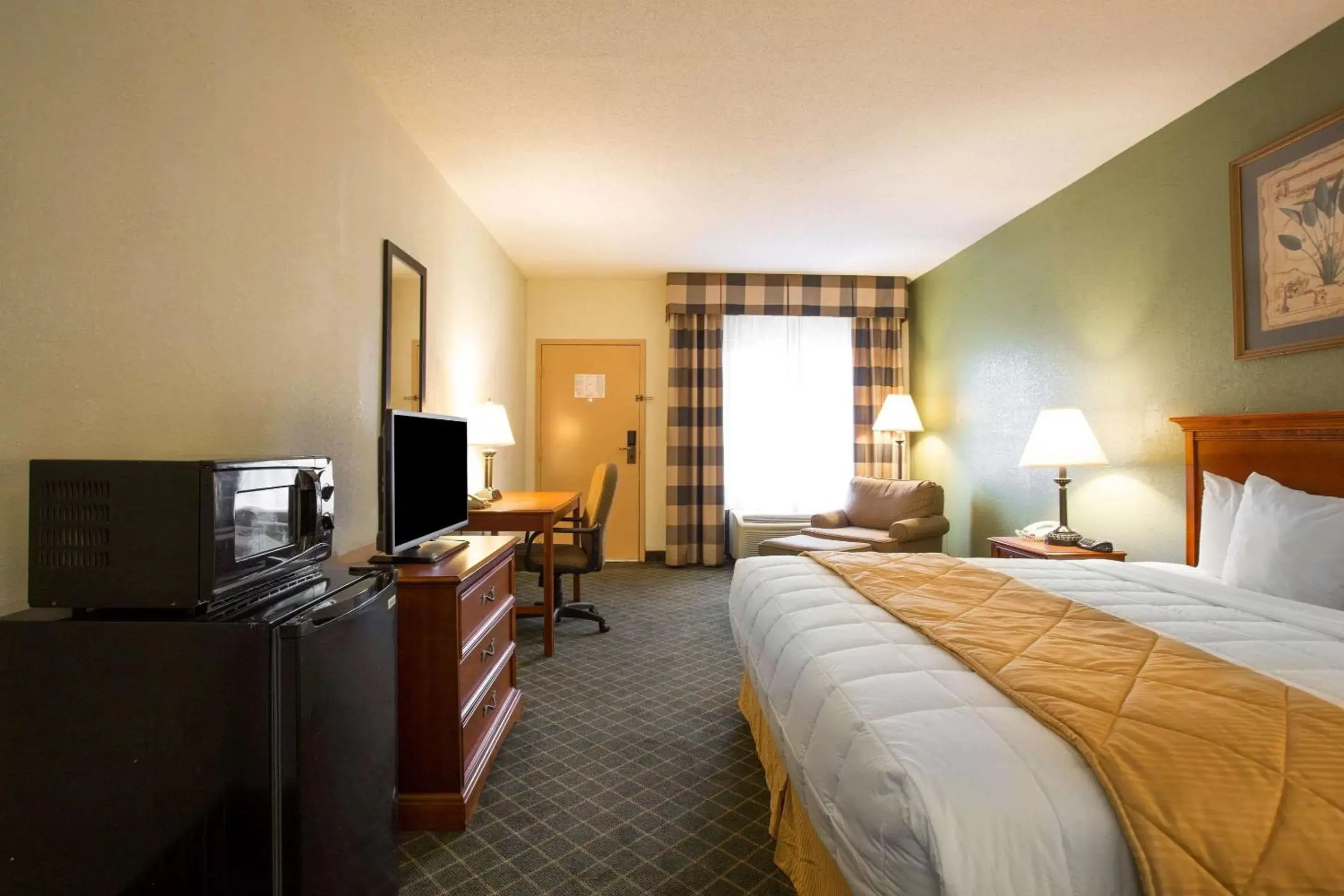 Photo of the whole room, TV/Entertainment Center in Clarion Inn & Suites Aiken