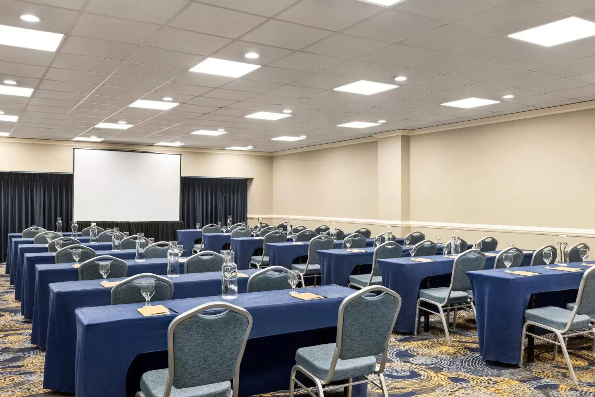 Meeting/conference room in Crowne Plaza Cleveland at Playhouse Square, an IHG Hotel
