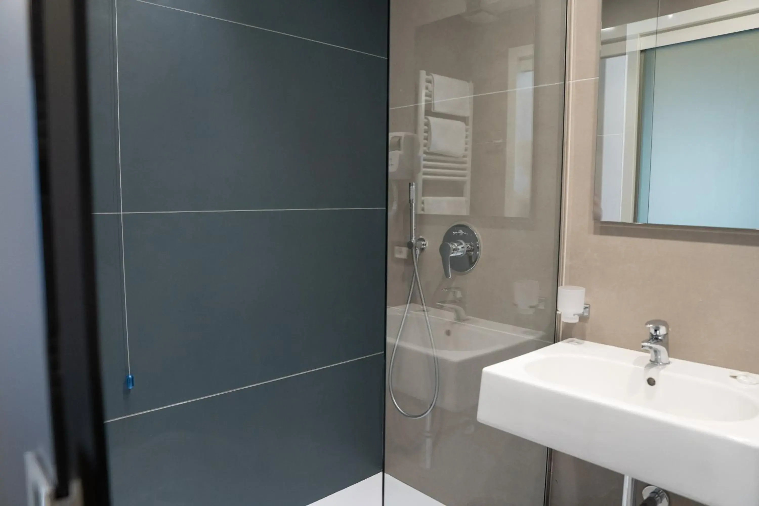 Shower, Bathroom in San Lorenzo - Hotel & SPA