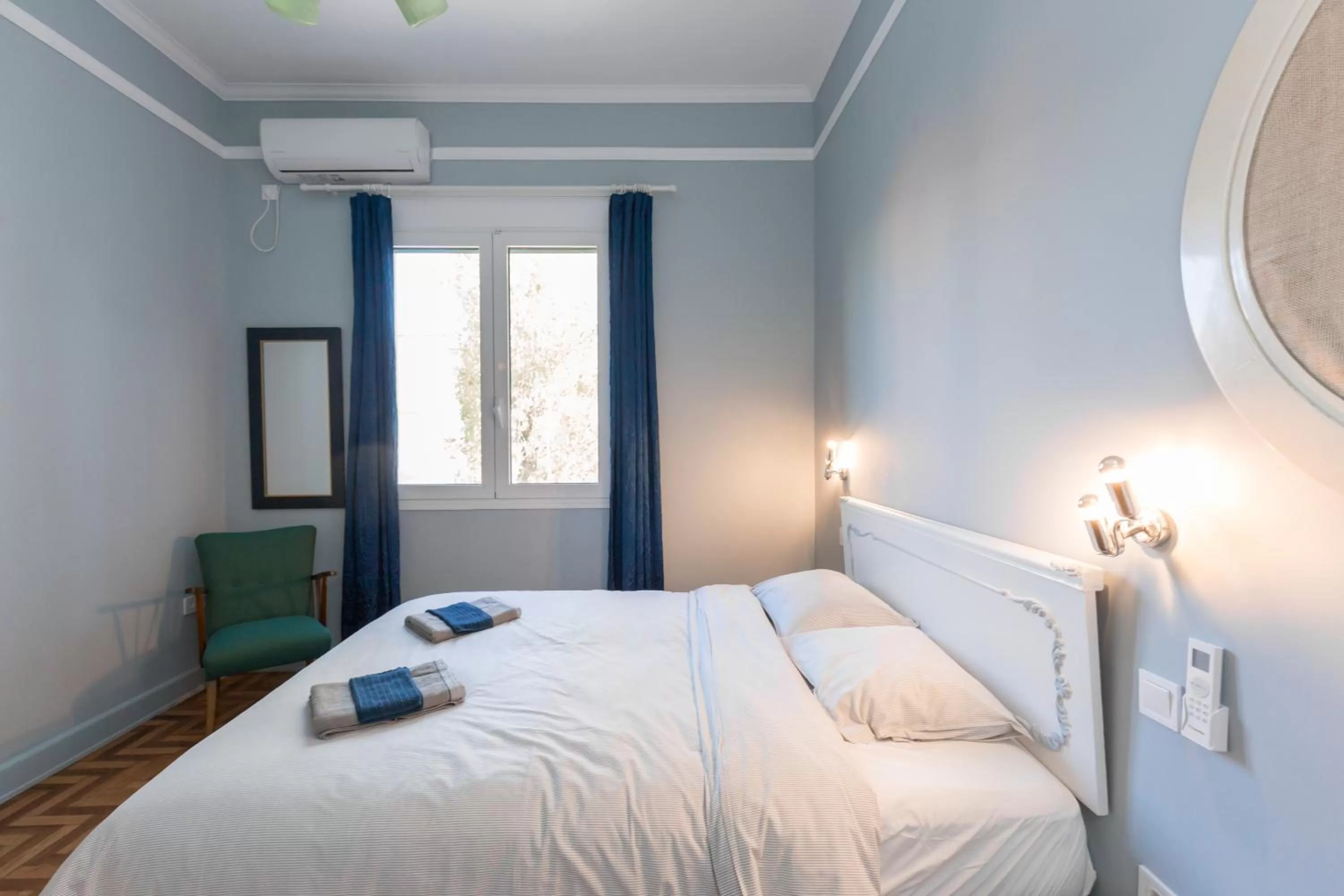 Bed in Troon of Athens Apartments