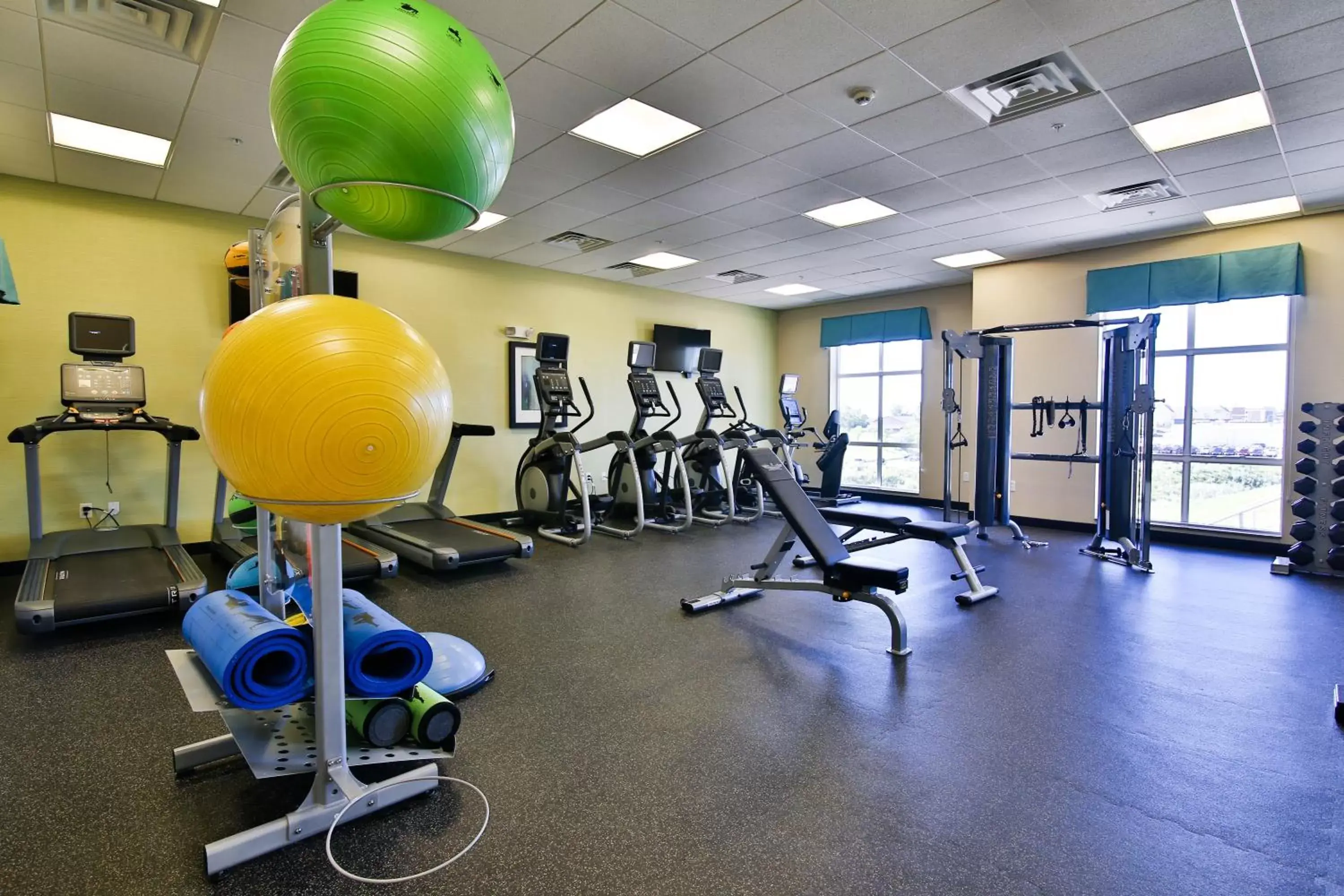 Spa and wellness centre/facilities, Fitness Center/Facilities in Holiday Inn Bismarck, an IHG Hotel