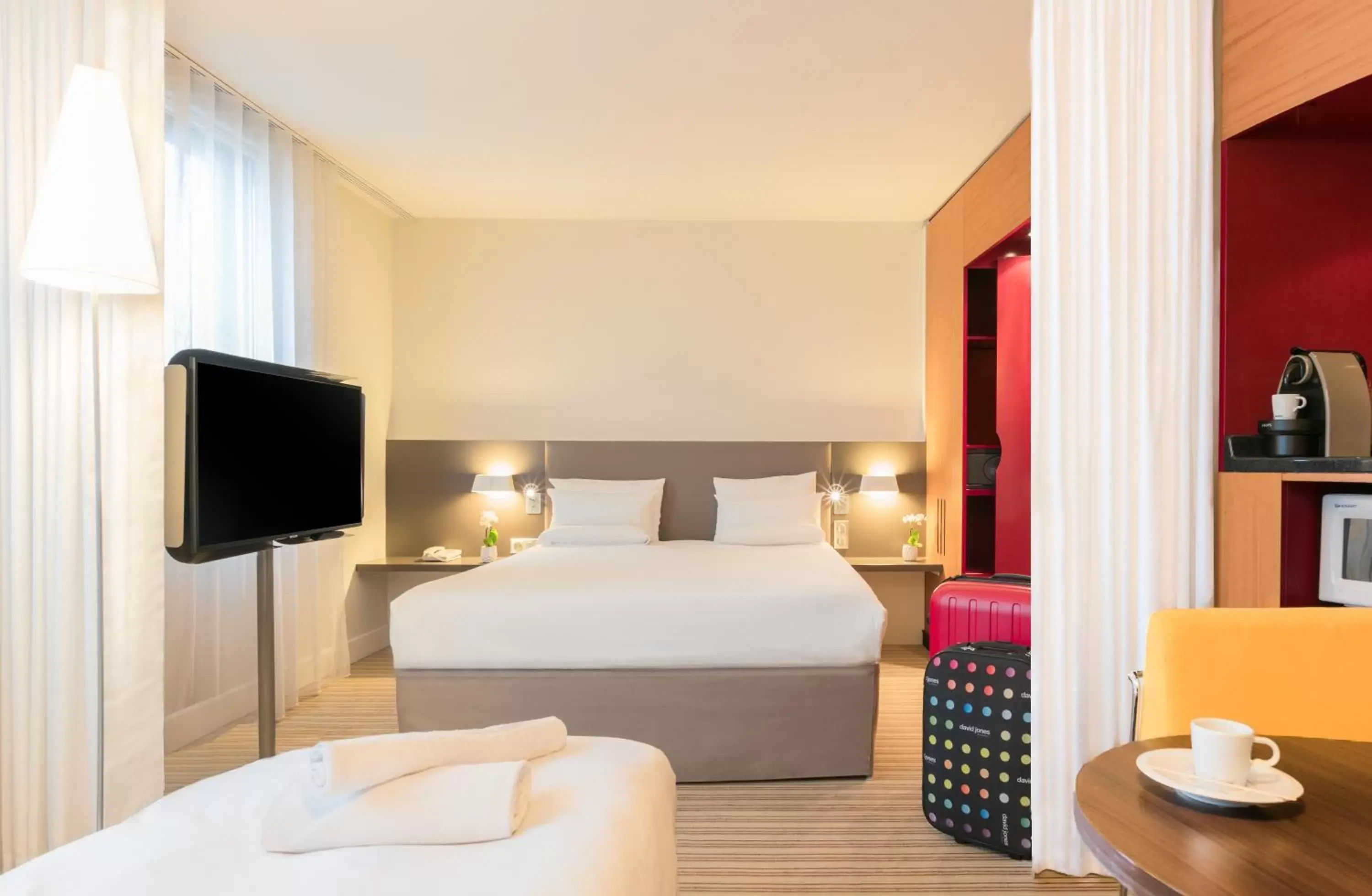 Photo of the whole room, Bed in Novotel Suites Cannes Centre