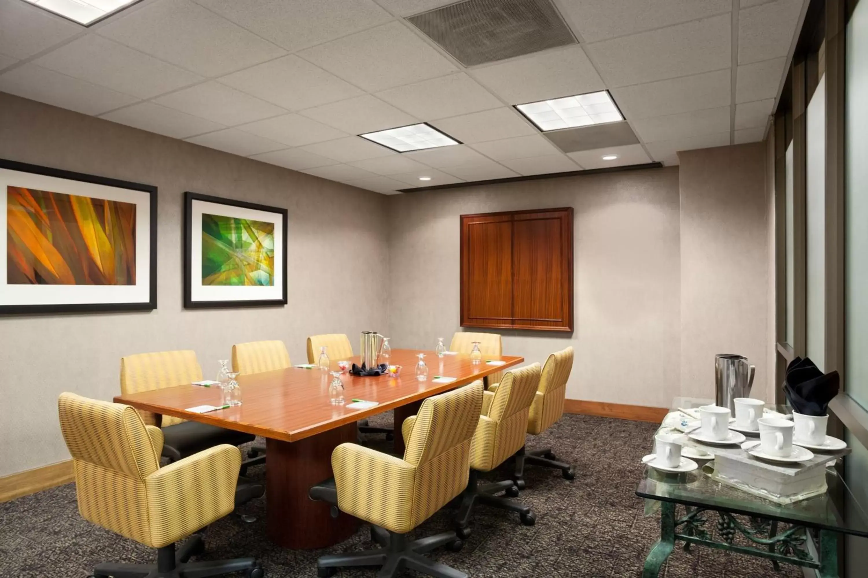Meeting/conference room in Holiday Inn Portland-Airport I-205, an IHG Hotel