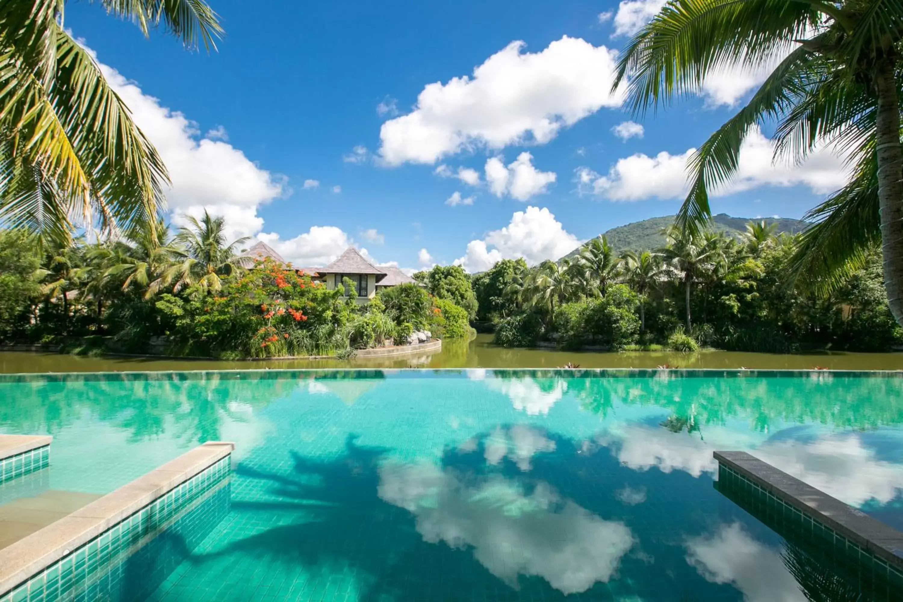 Swimming Pool in Sanya Yalong Bay Villas & Spa