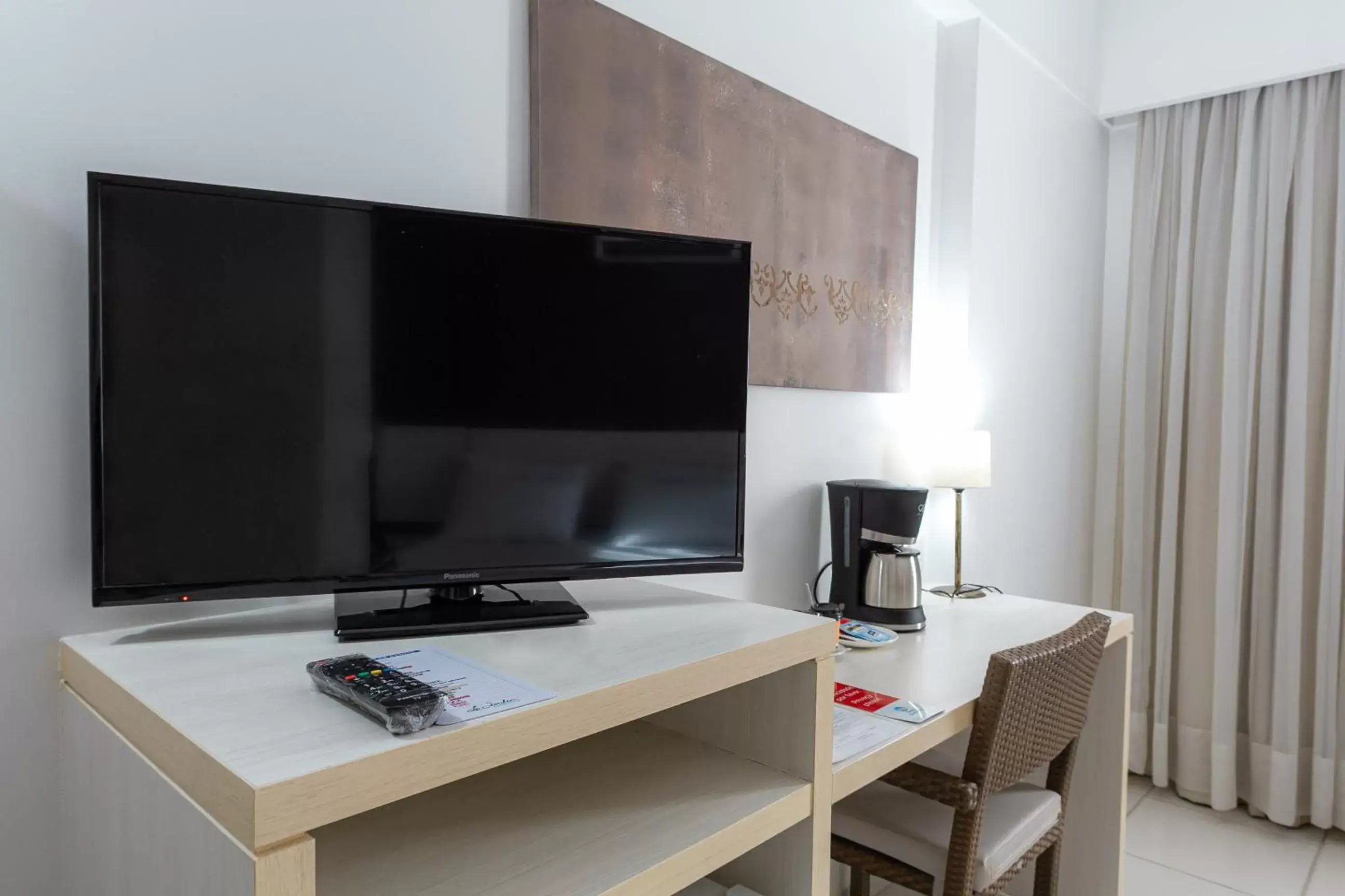 Property building, TV/Entertainment Center in Best Western Suites Le Jardin Caldas Novas