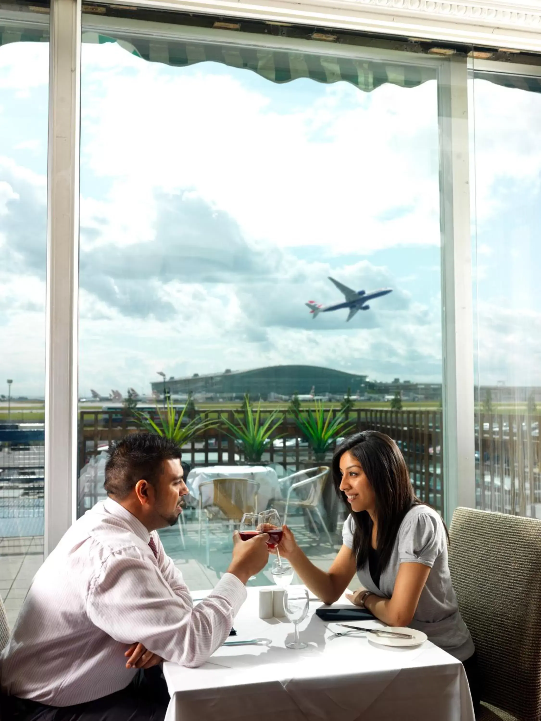 Restaurant/places to eat in Thistle London Heathrow Terminal 5