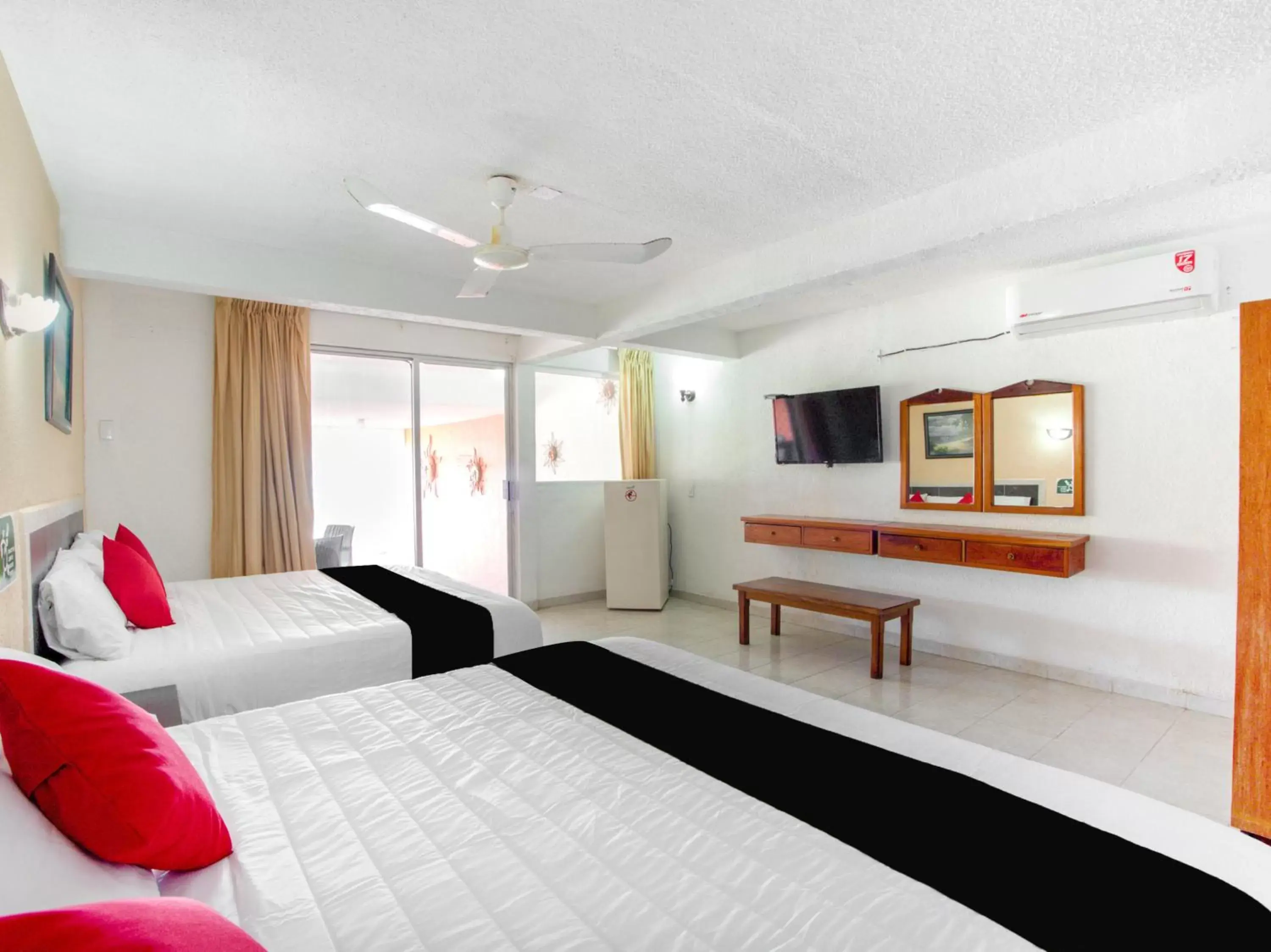 TV and multimedia, Bed in Hotel Del Pescador